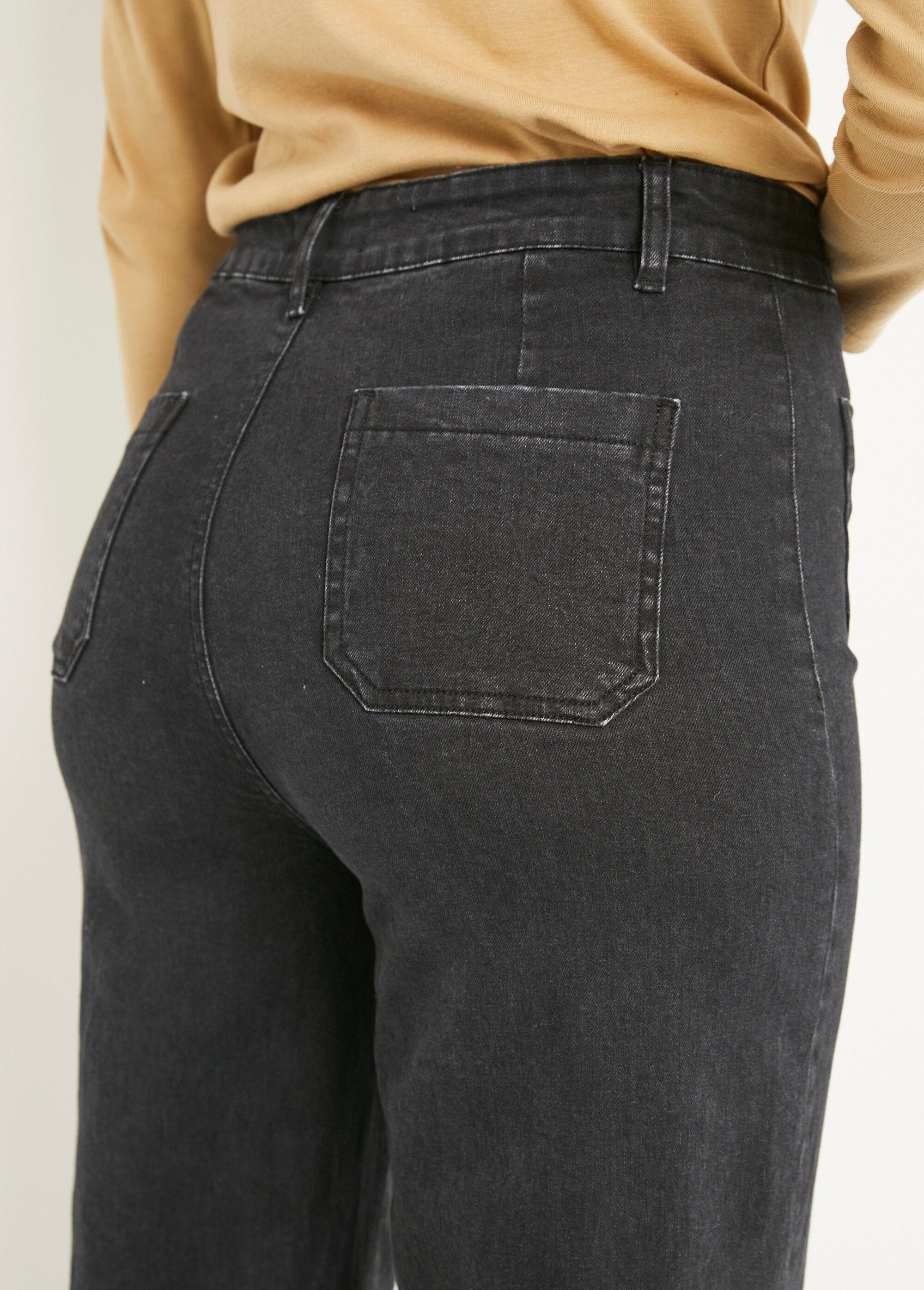 Extra-stretch_wide-leg_denim_jeans_with_4_pockets_Black_DE1_slim