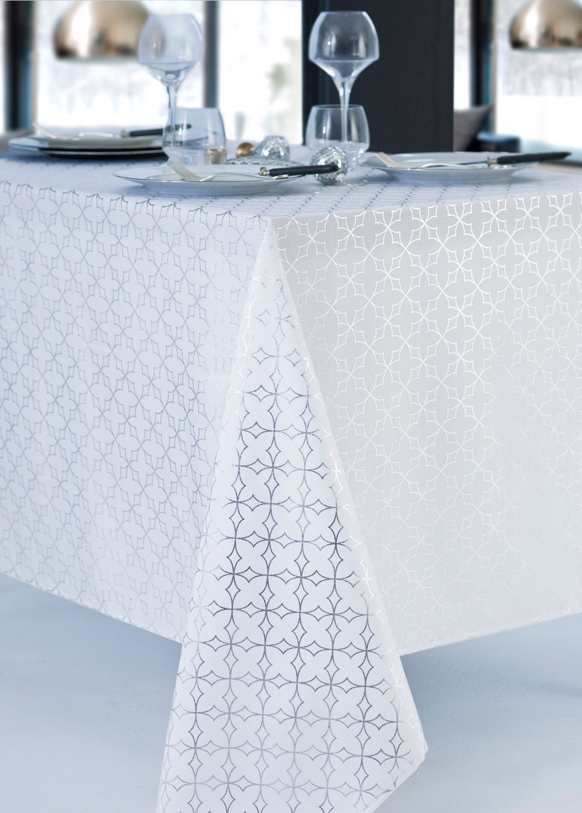 Metallic_stained_glass_printed_party_tablecloth_White_gray_FA1_slim