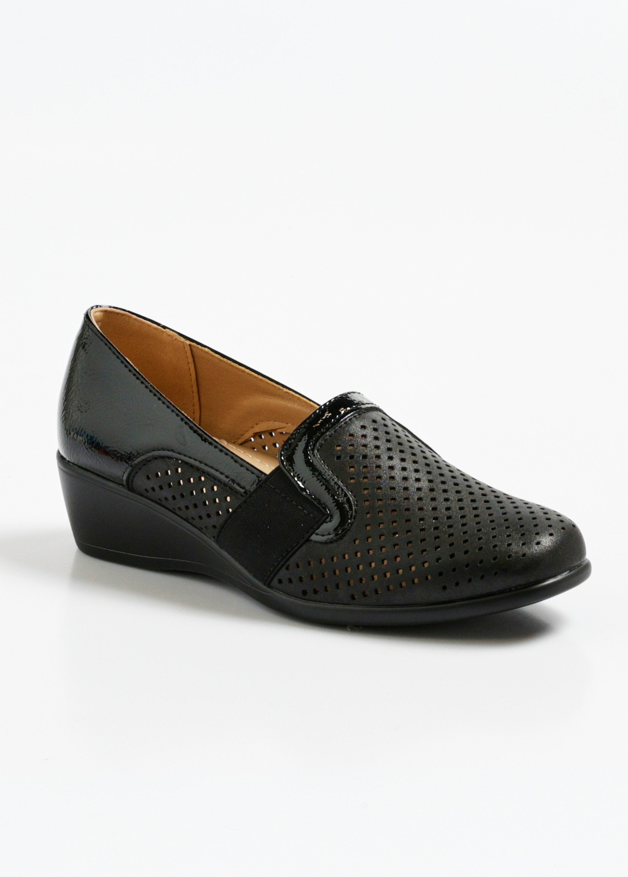 Perforated_loafers_with_fancy_details_Black_FA1_slim