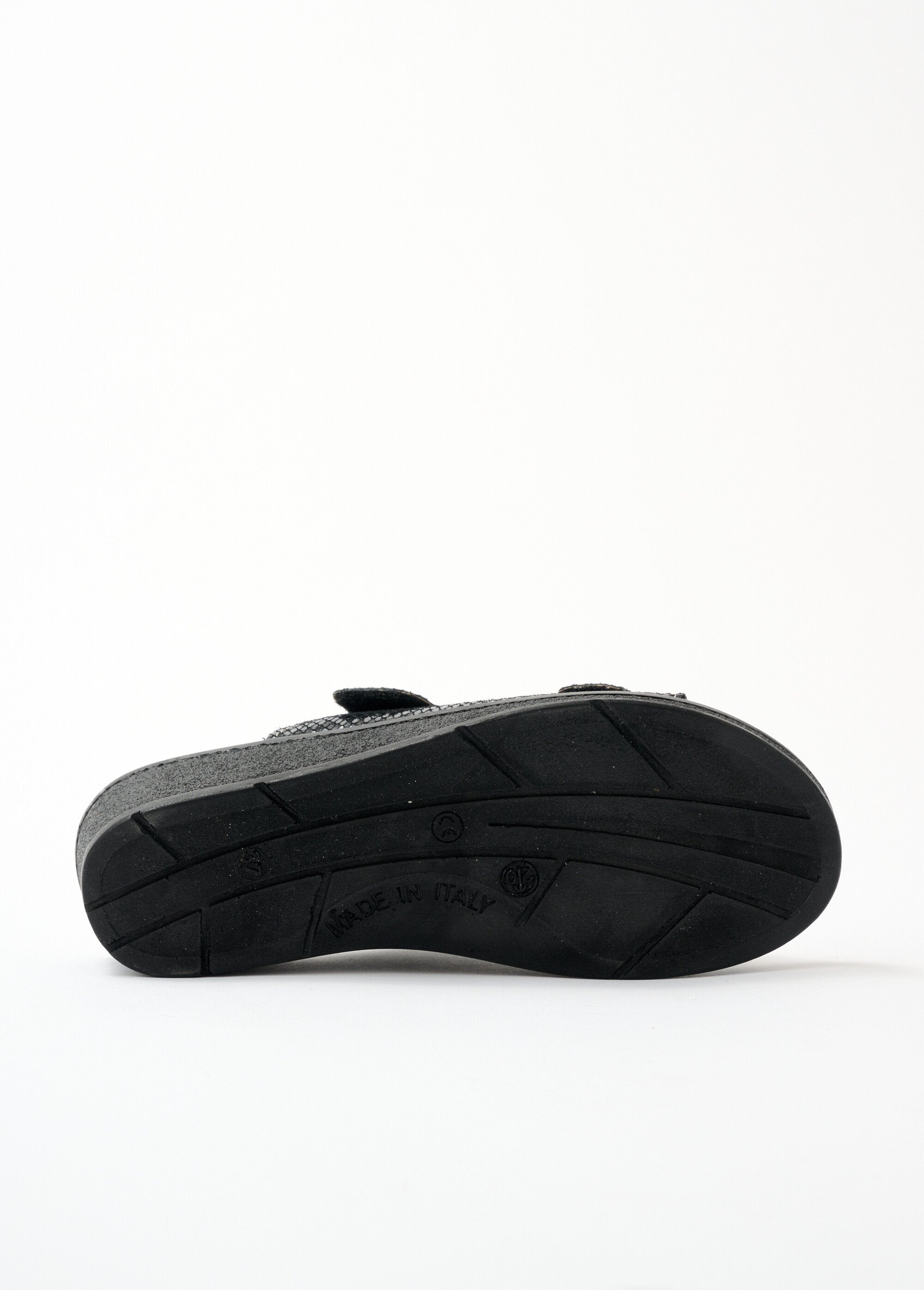 Wide_leather_velcro_mules_Black_UN1_slim