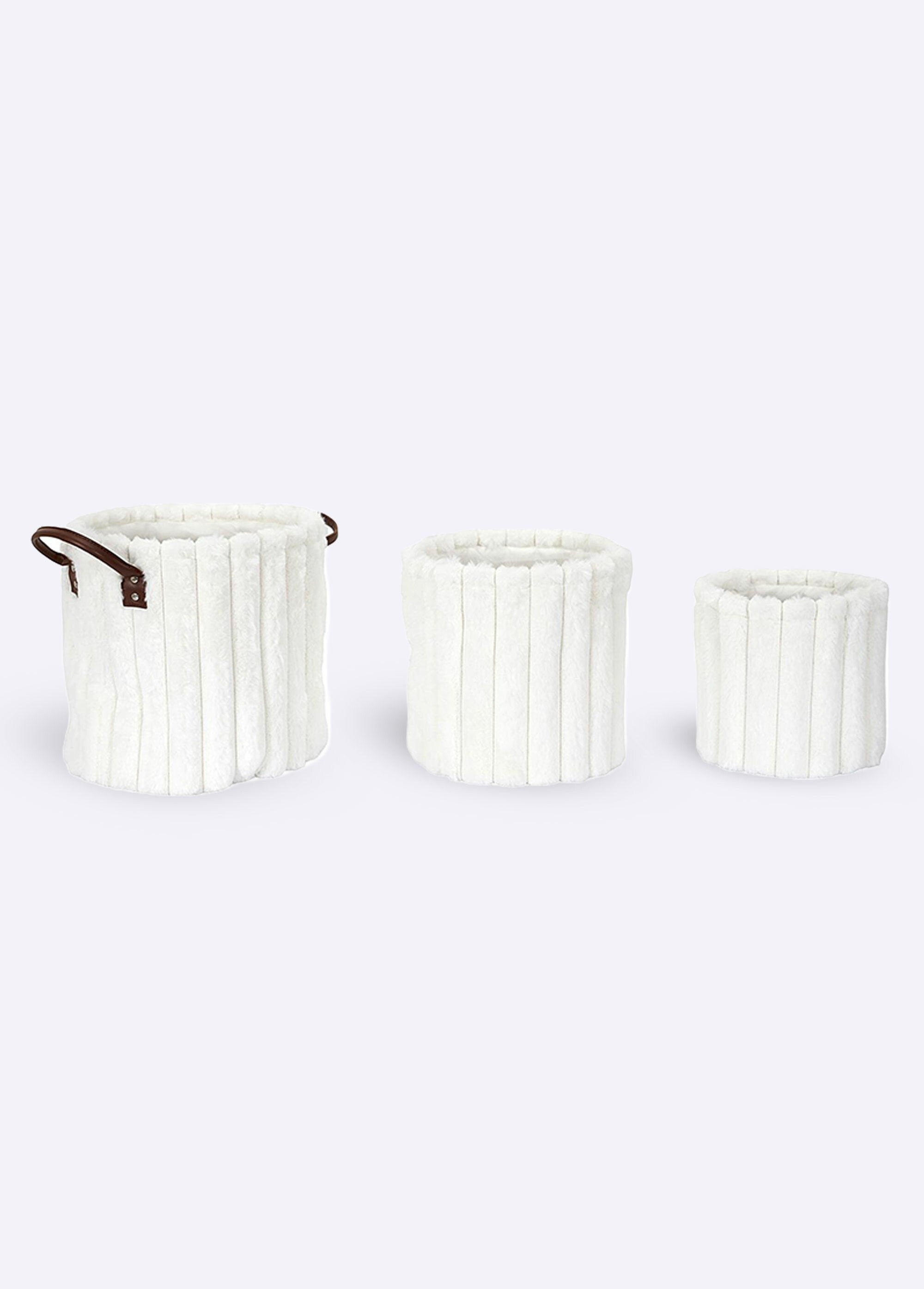 Round_storage_baskets,_fur_effect_White_FA1_slim