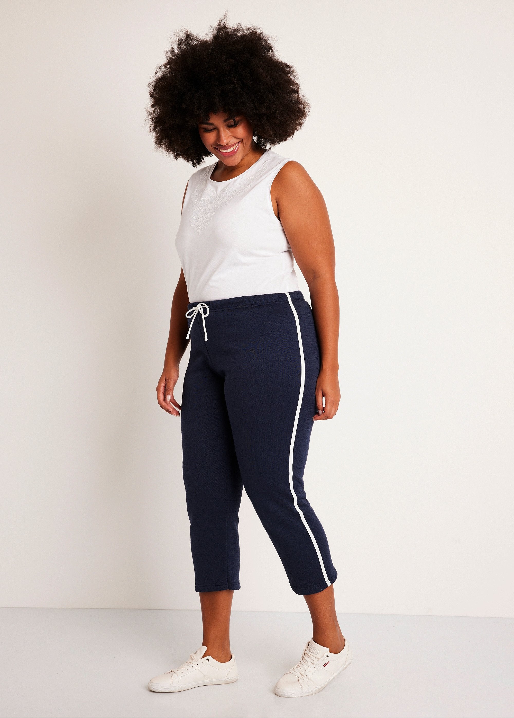 Cropped_lounge_pants_with_side_stripes_Marine_SF1_curvy