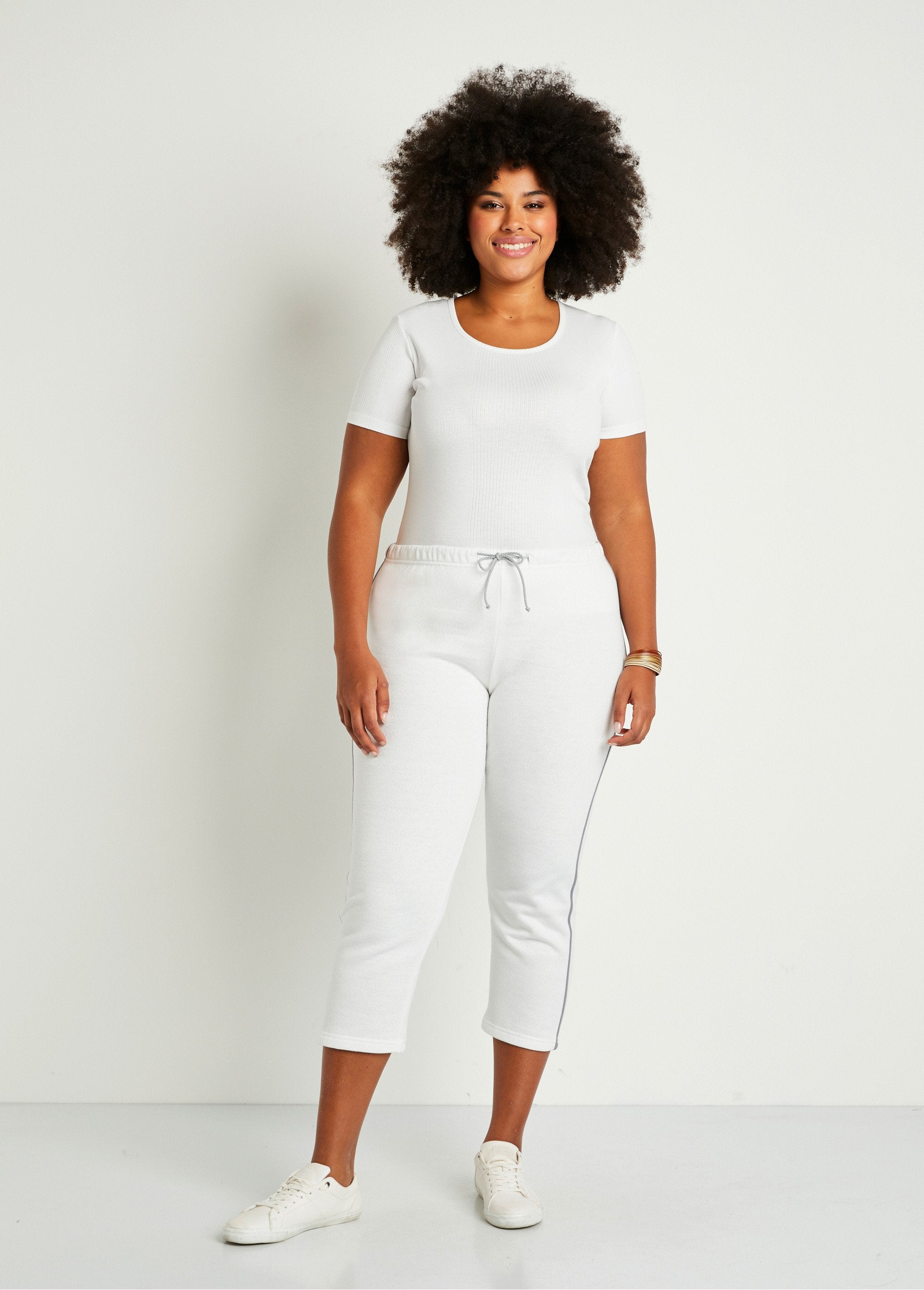 Elasticated_waistband_fleece_lounge_shorts_White_SF1_curvy