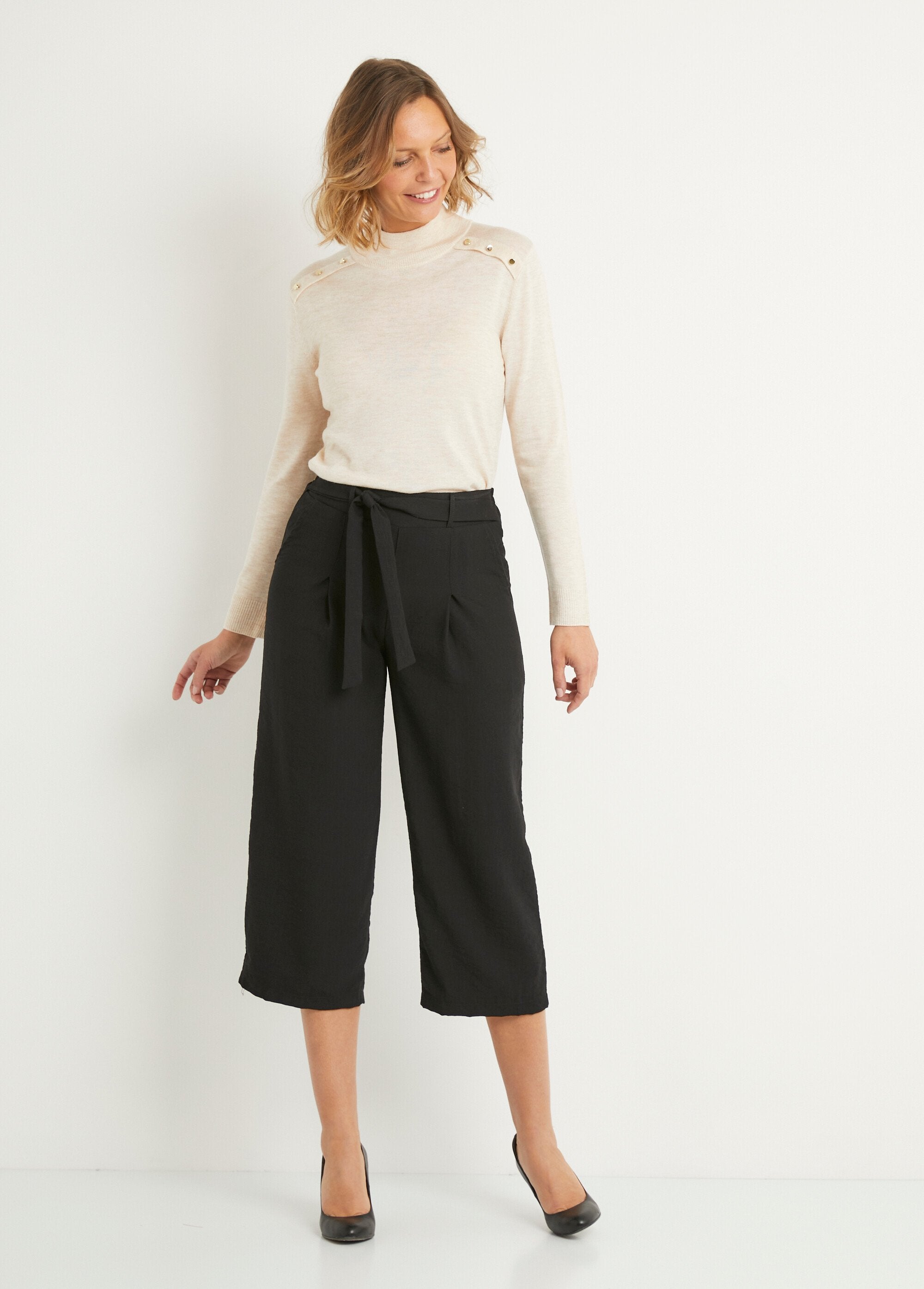 Linen-effect_fabric_capri_pants_Black_SF1_slim