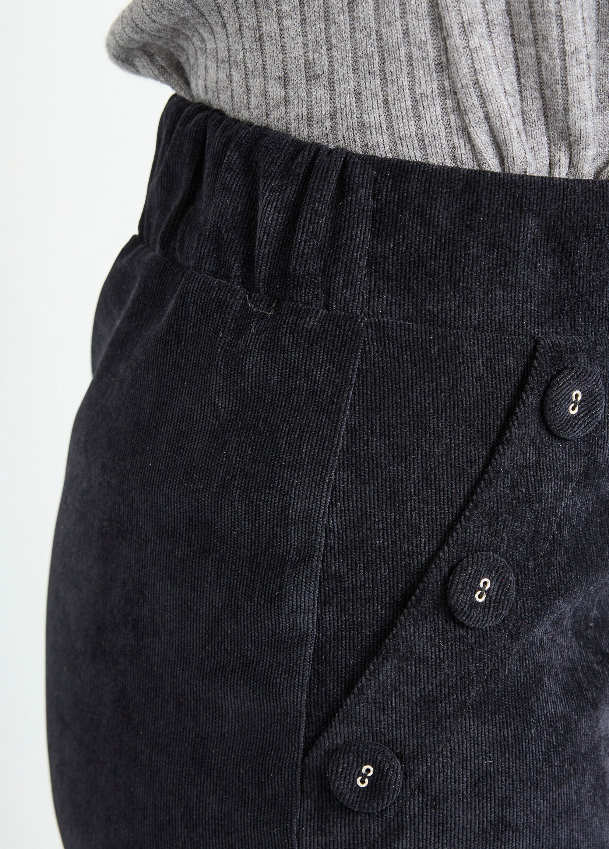 Wide-leg_corduroy_trousers_with_a_semi-elasticated_waistband_Black_DE2_slim