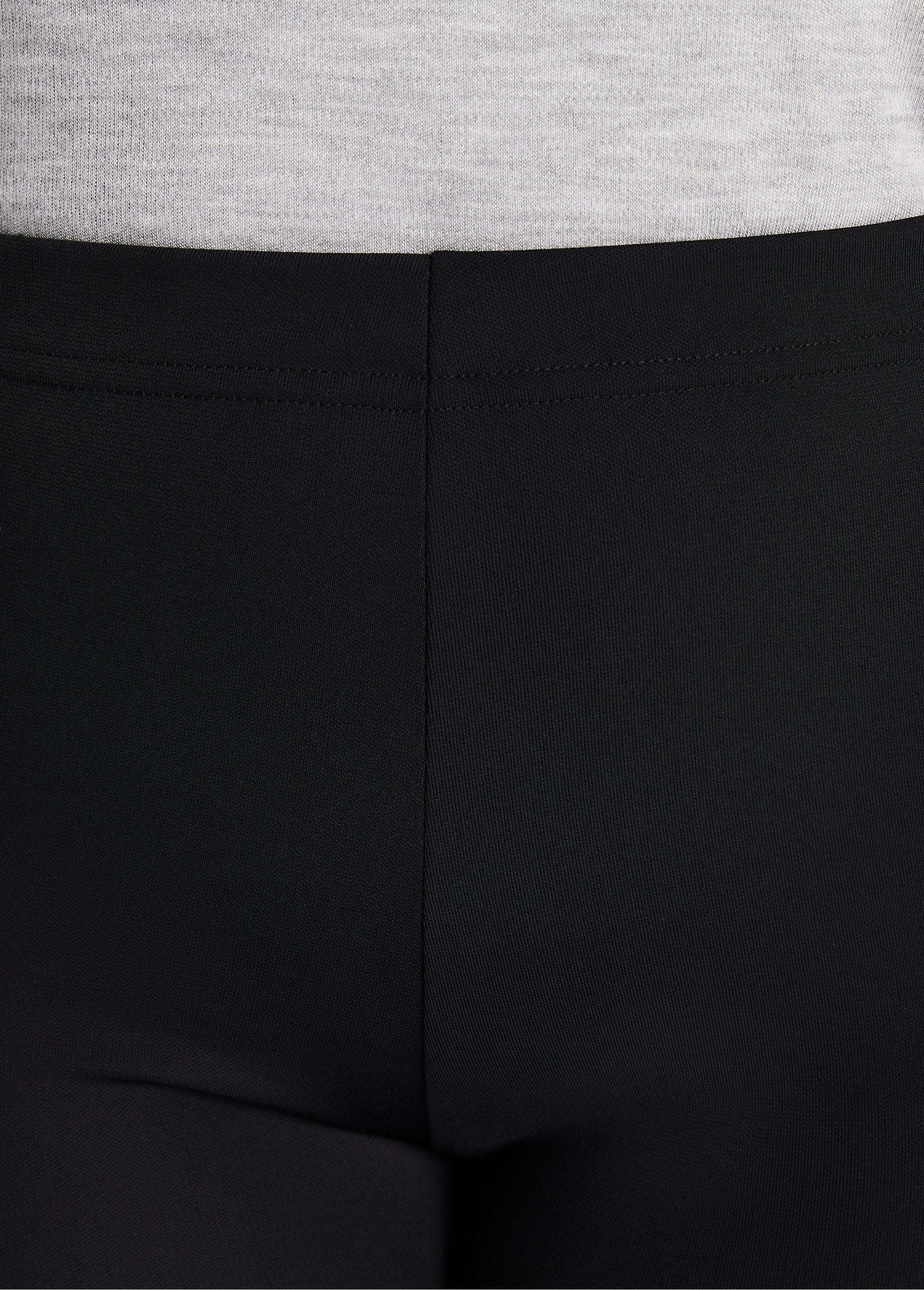 Fluid_elasticated_waist_flared_pants_Black_DE1_curvy