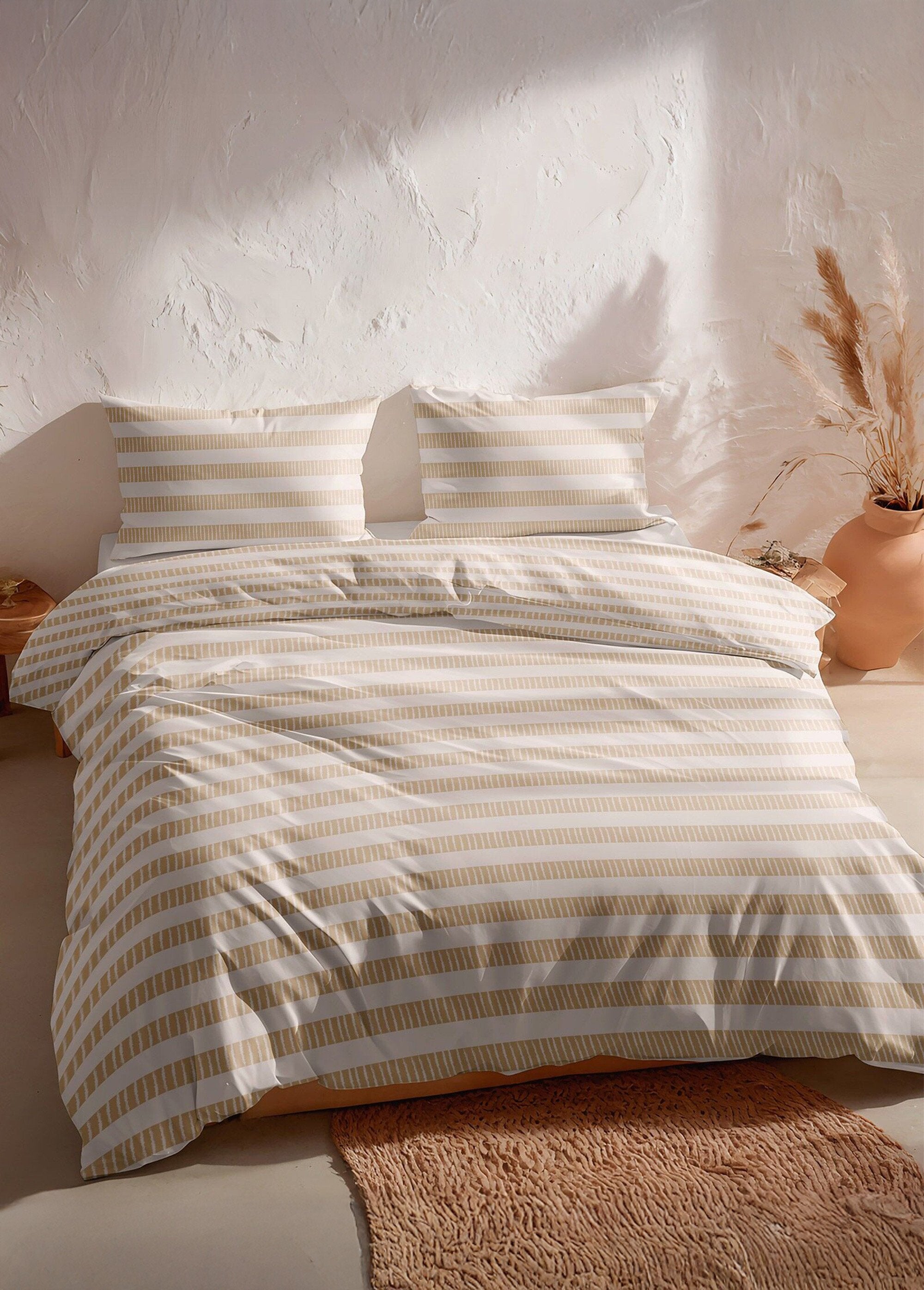 Cotton_bed_linen,_stylized_stripes_White_and_beige_FA1_slim