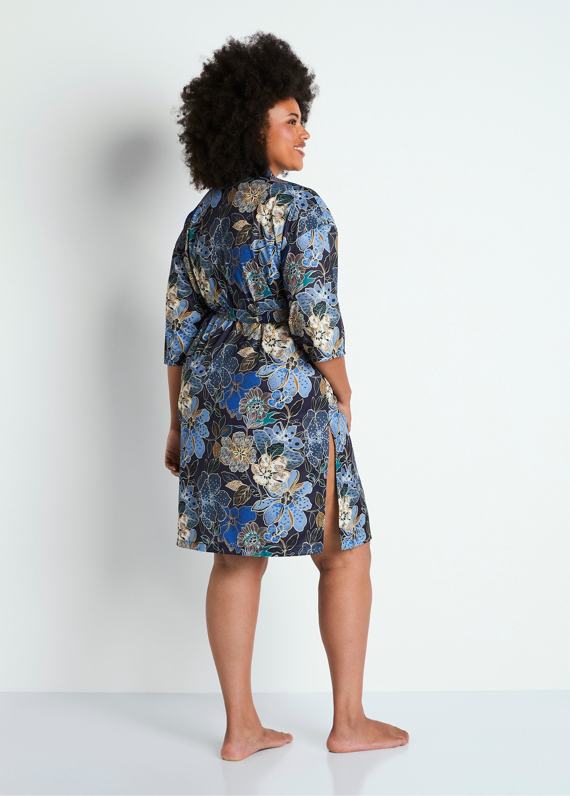 Mid-length_satin_kimono_bathrobe_Navy_print_DO1_curvy