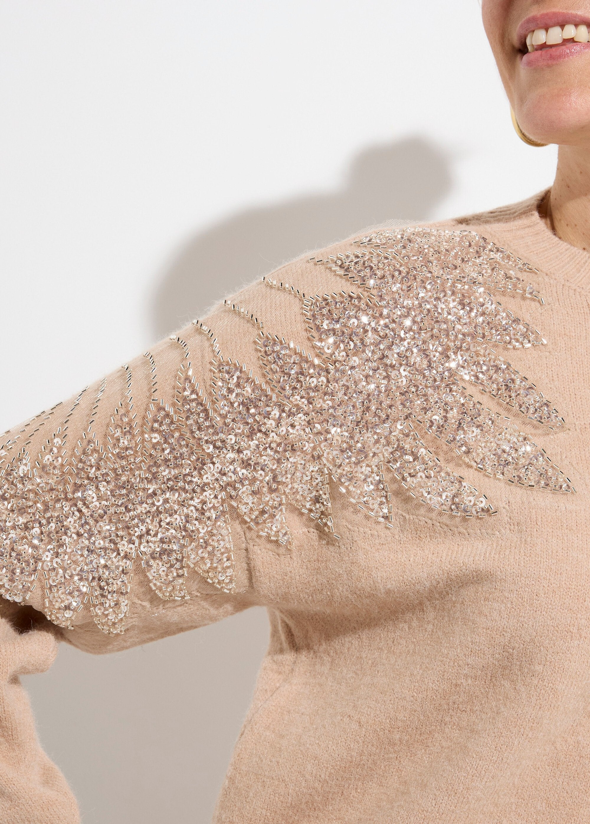 Pull_col_rond,_perles_et_strass_brillants_Beige_DE2_slim