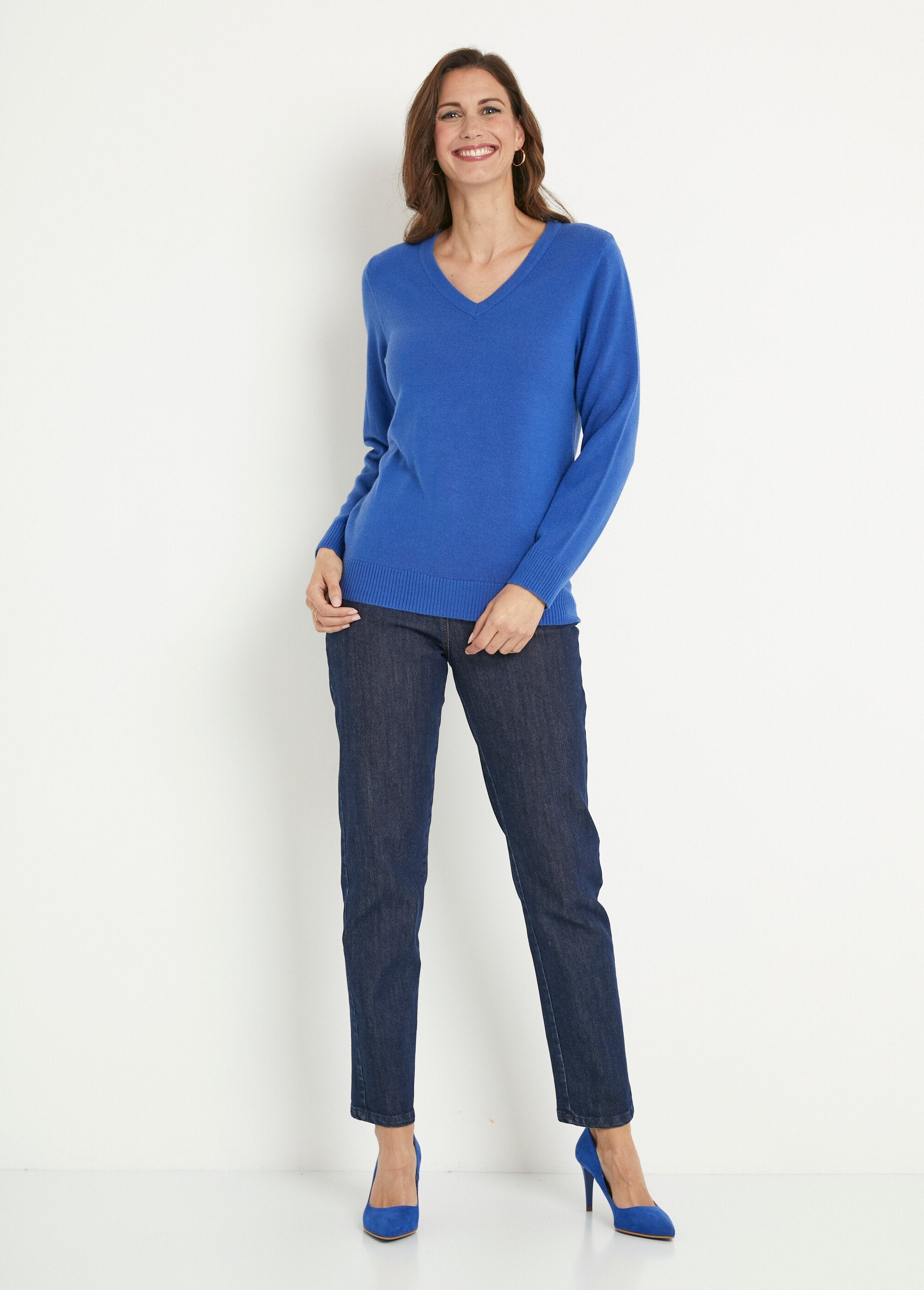 Soft_long-sleeved_V-neck_sweater_Blue_SF1_slim