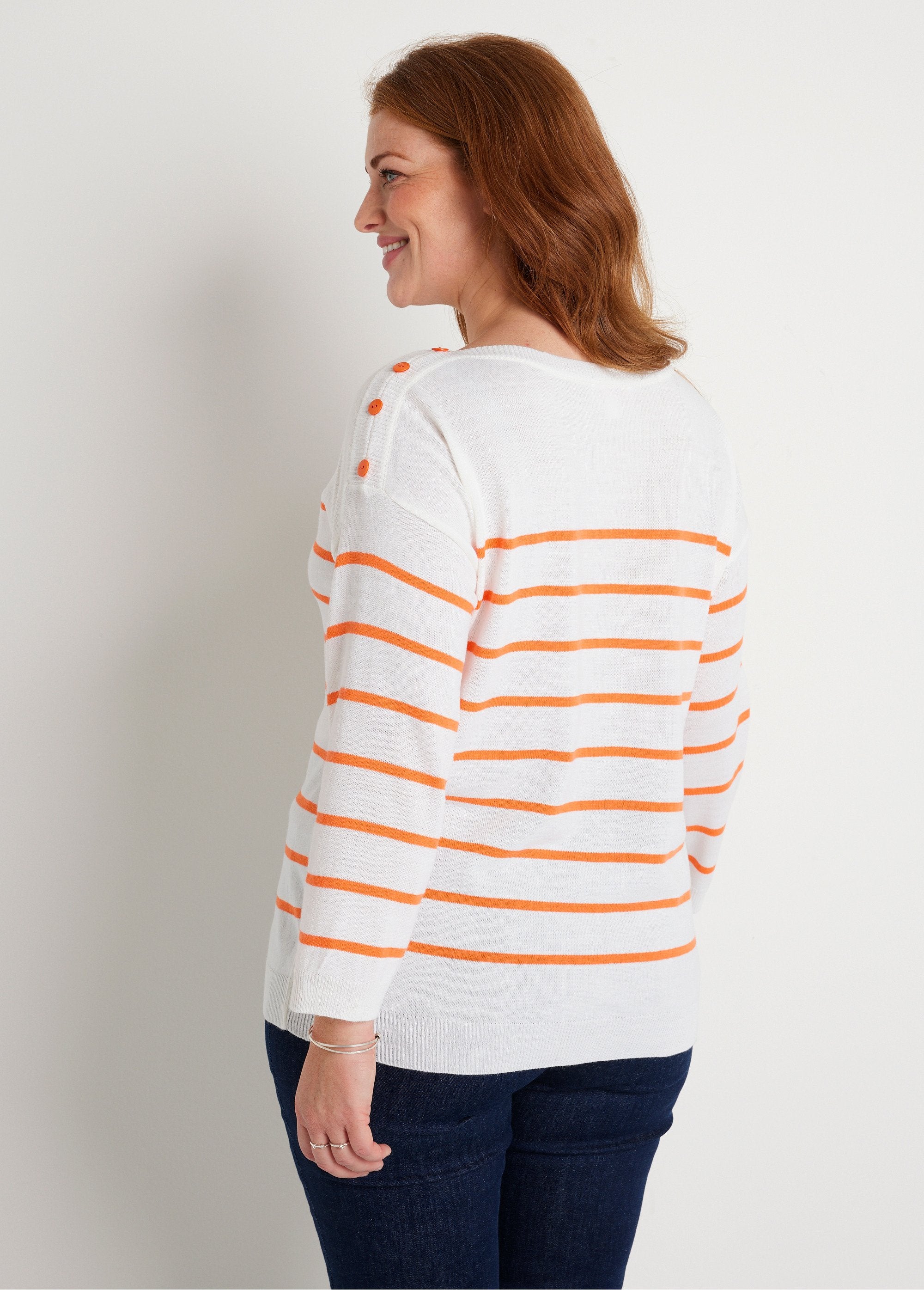 Thin_striped_sweater_White_and_orange_DO1_curvy