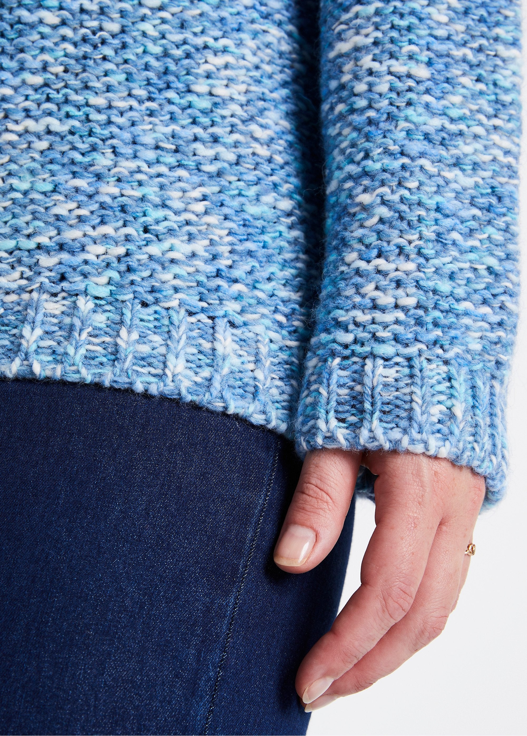 Round_neck_mouliné_sweater_with_wool_and_alpaca_Blue_and_ecru_DE3_slim