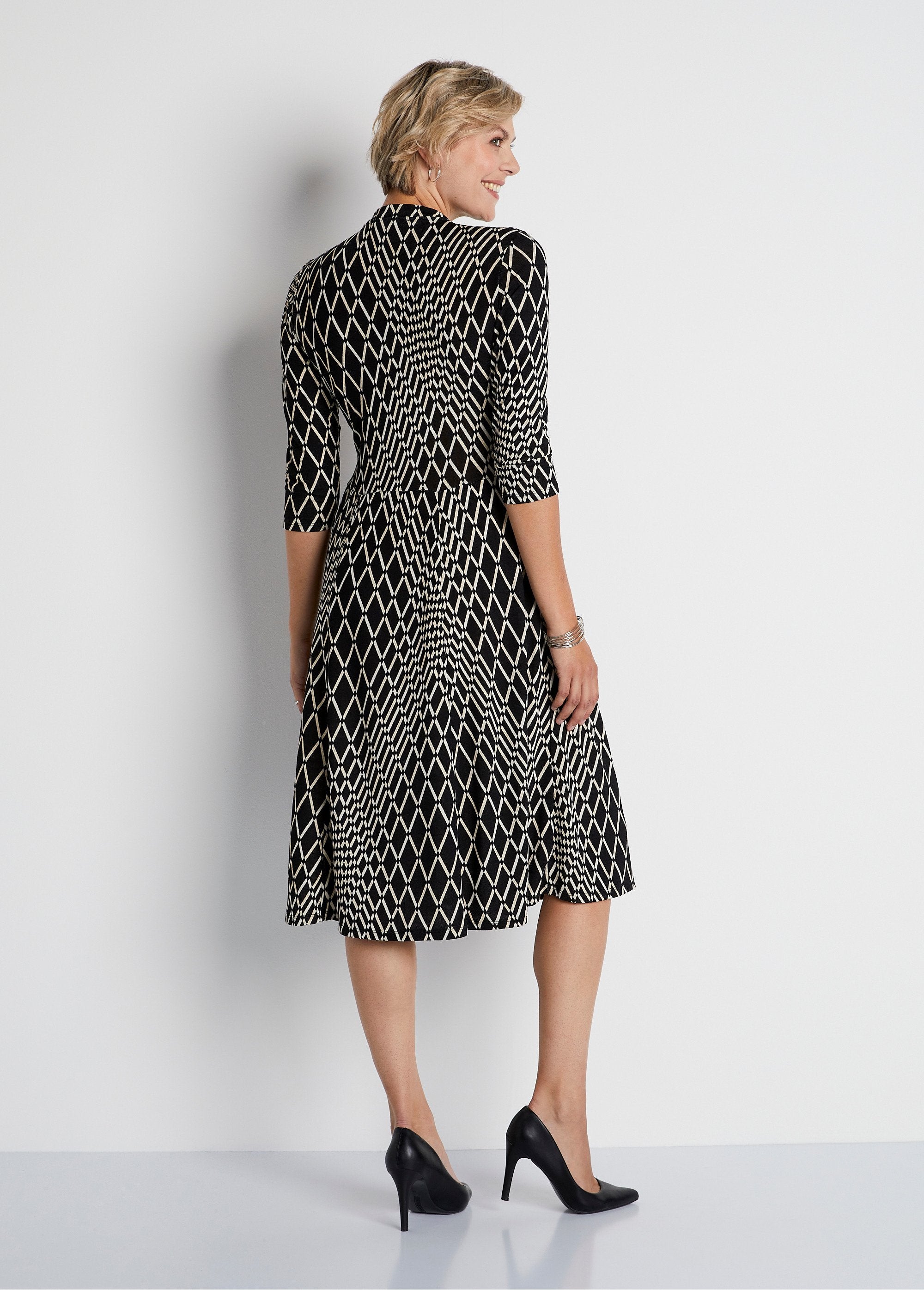 Short_wrap_dress_with_3/4_sleeves_Black_White_DO1_slim