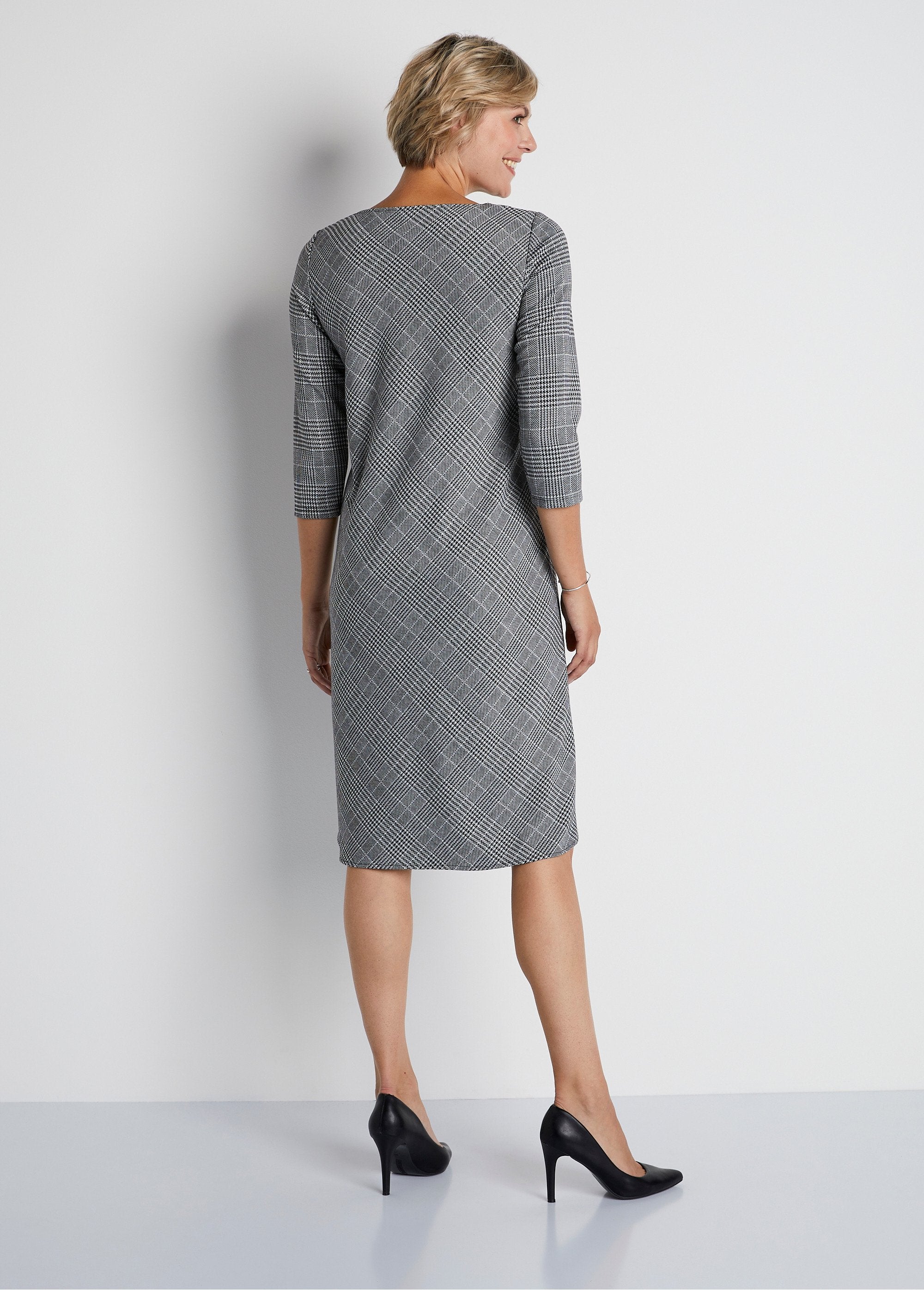 Short_straight_jacquard_check_dress_Black_and_white_DO1_slim