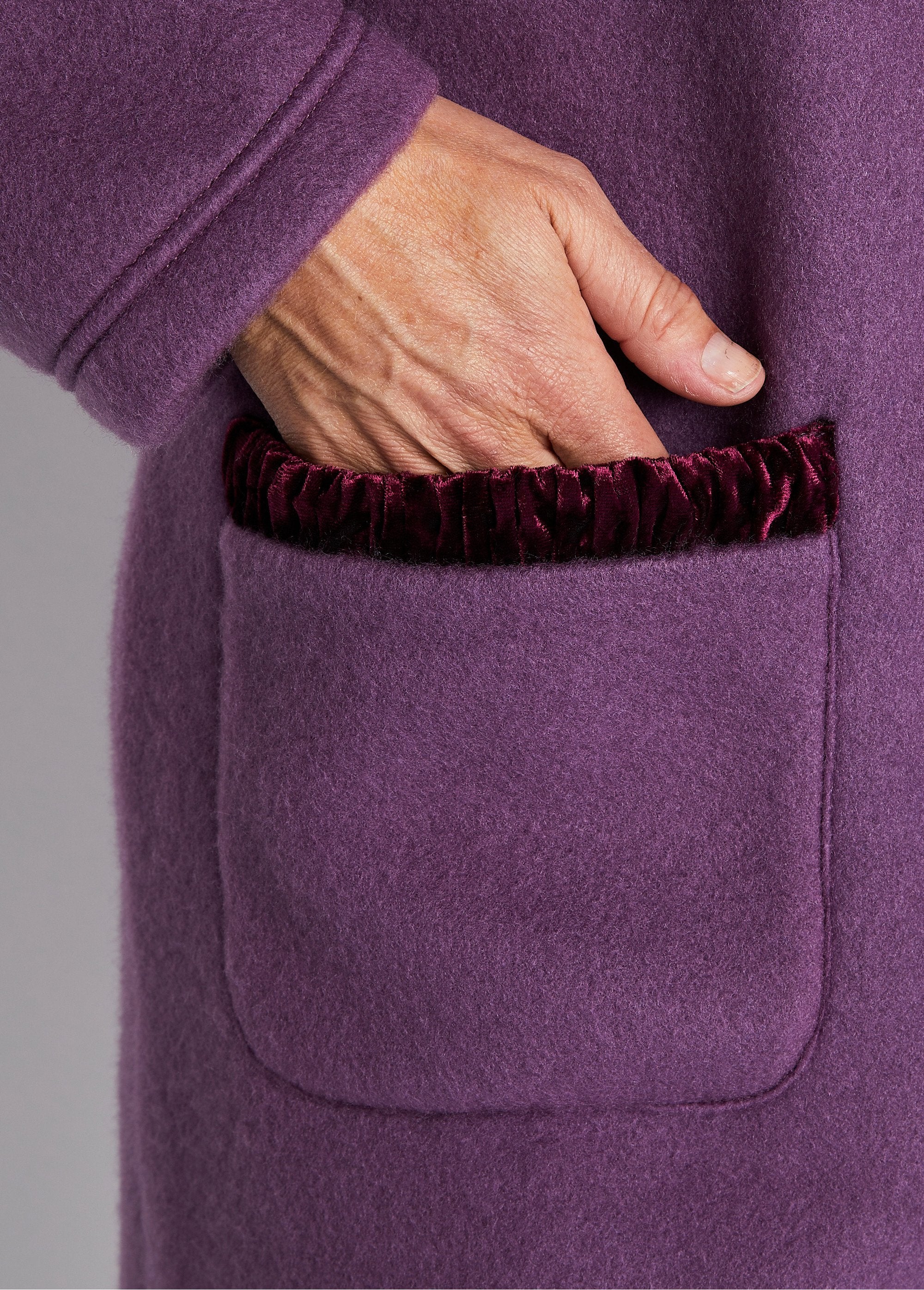 Courtelle®_long_fleece_dressing_gown_Plum_DE2_slim