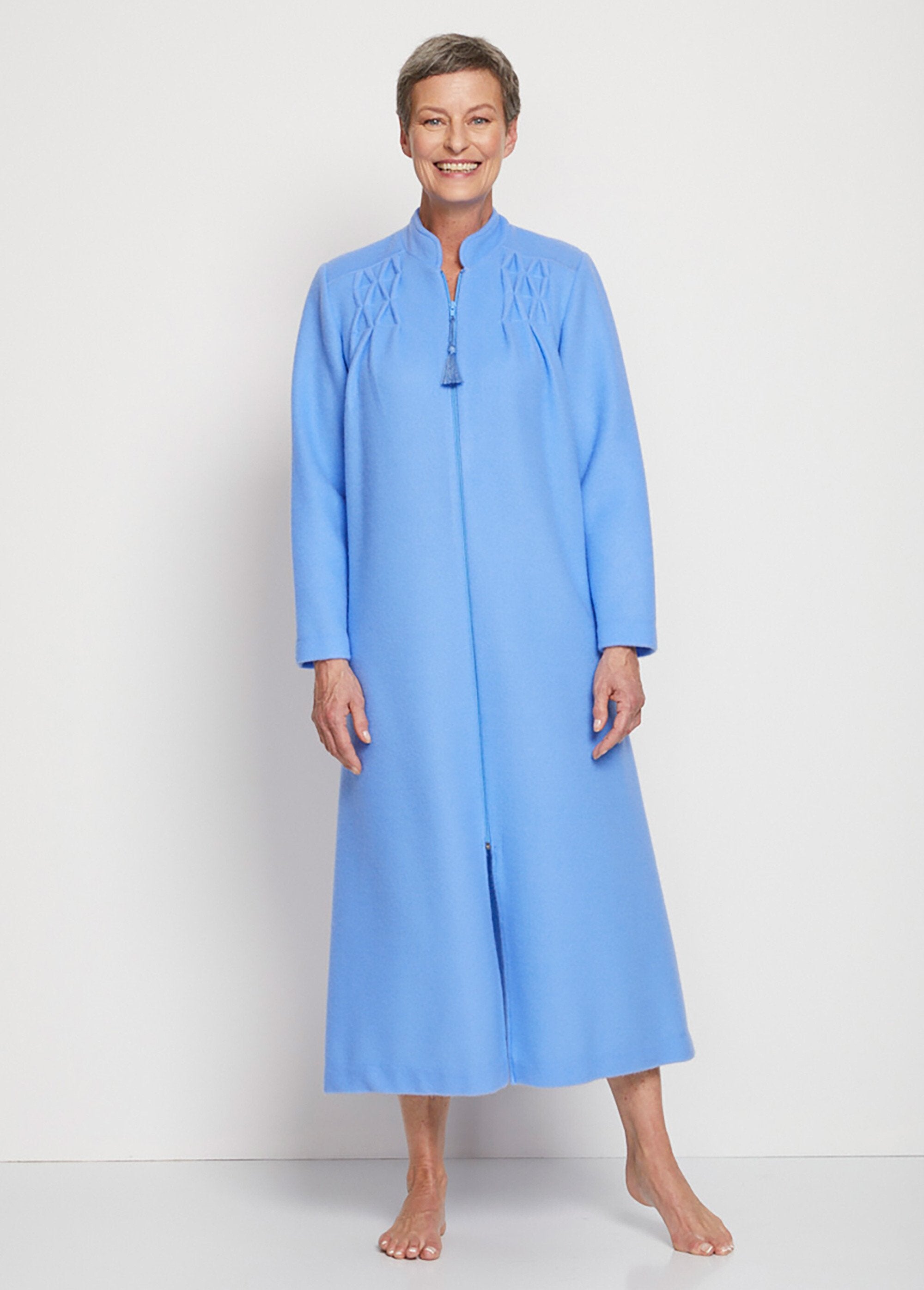 Courtelle®_zipped_knit_bathrobe_Blue_FA1_slim