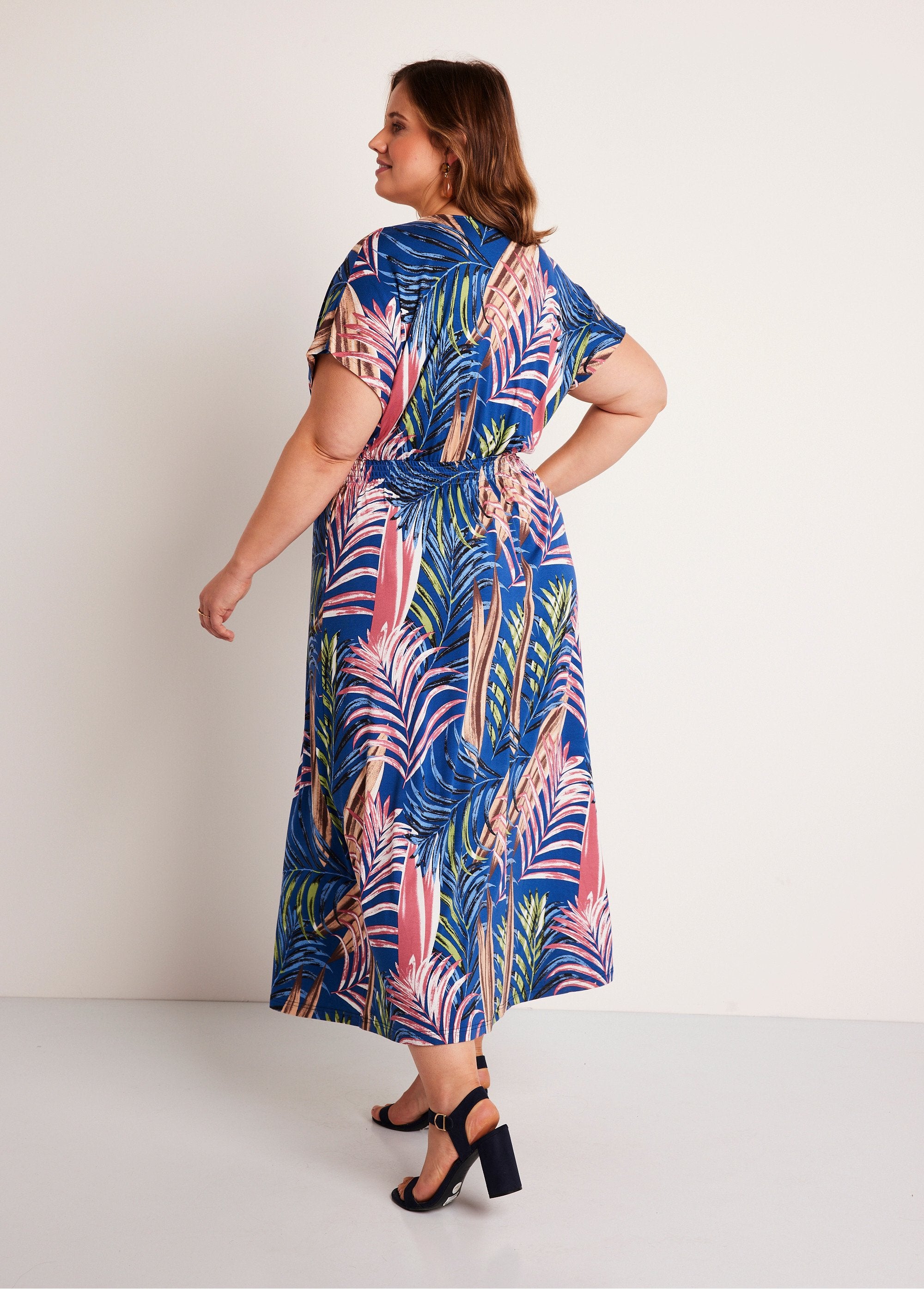 Long_flared_tropical_print_dress_Blue_Imp_DO1_curvy