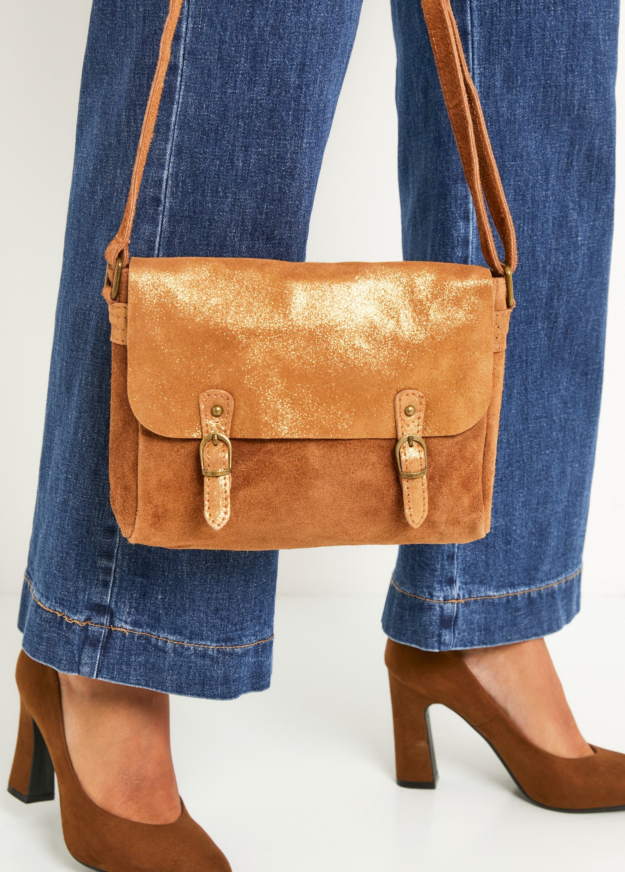 Suede-style_leather_shoulder_bag_Cognac_FA2_slim