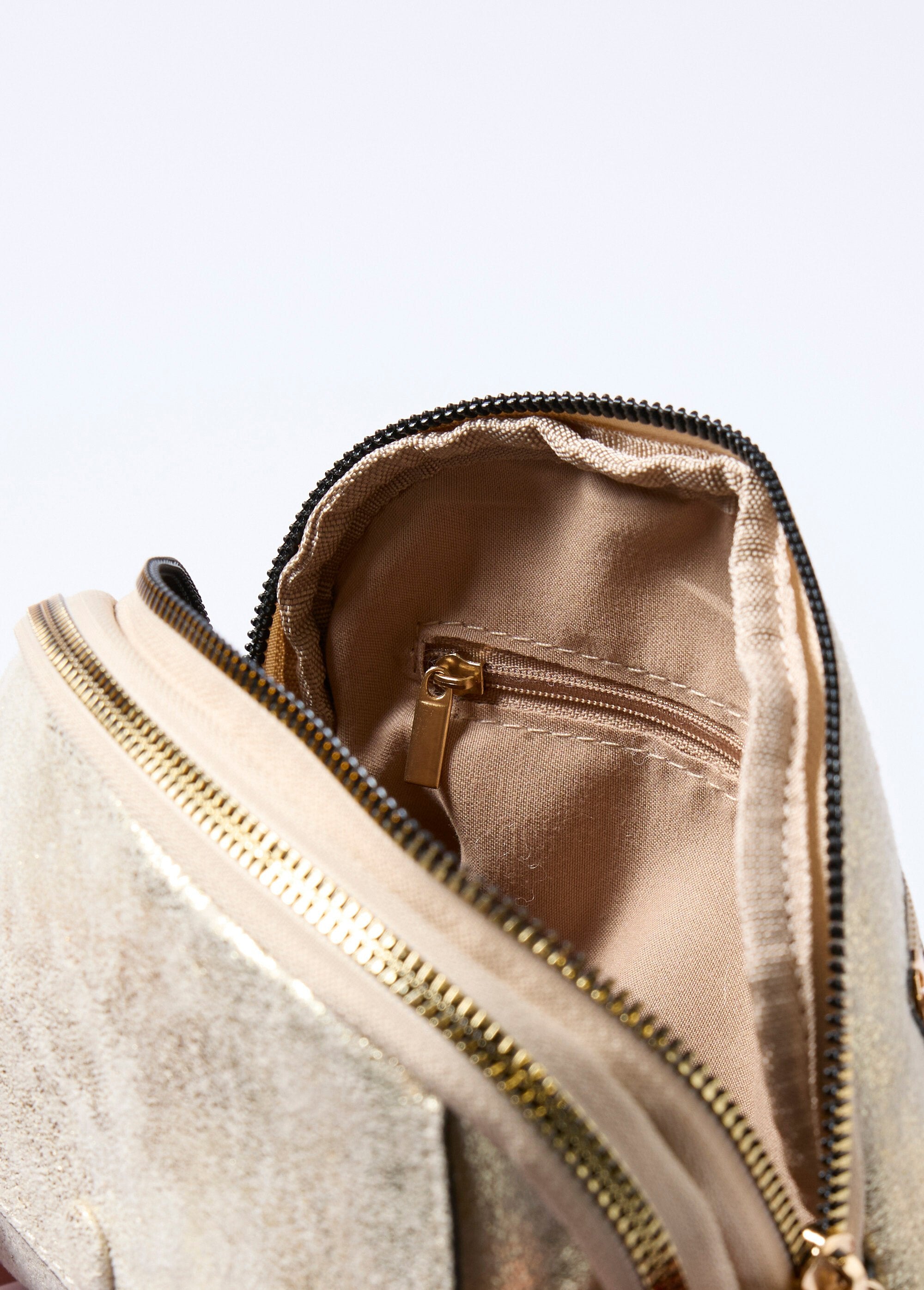 Metallic_faux_leather_bag_with_shoulder_strap_Golden_DE1_slim
