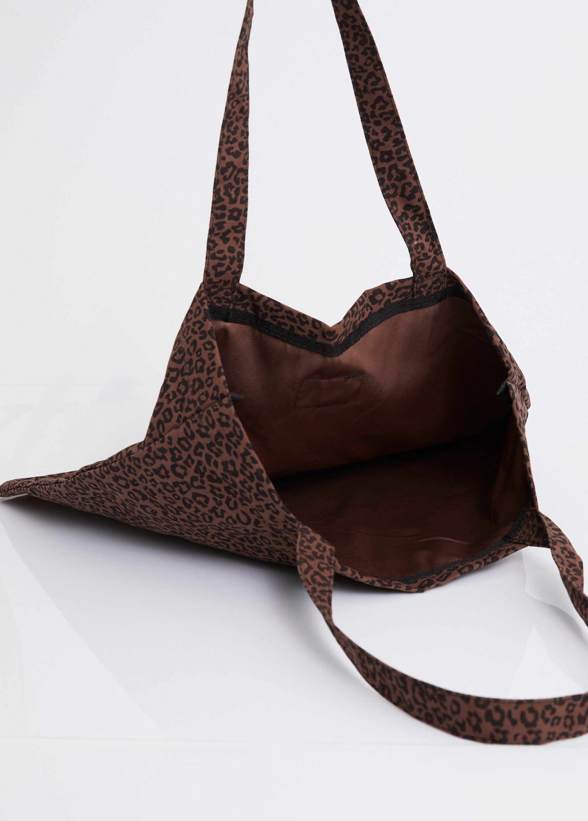 Sac_tote_bag_carré_motif_léopard,_Amour_Leopard_marron_DE1_slim
