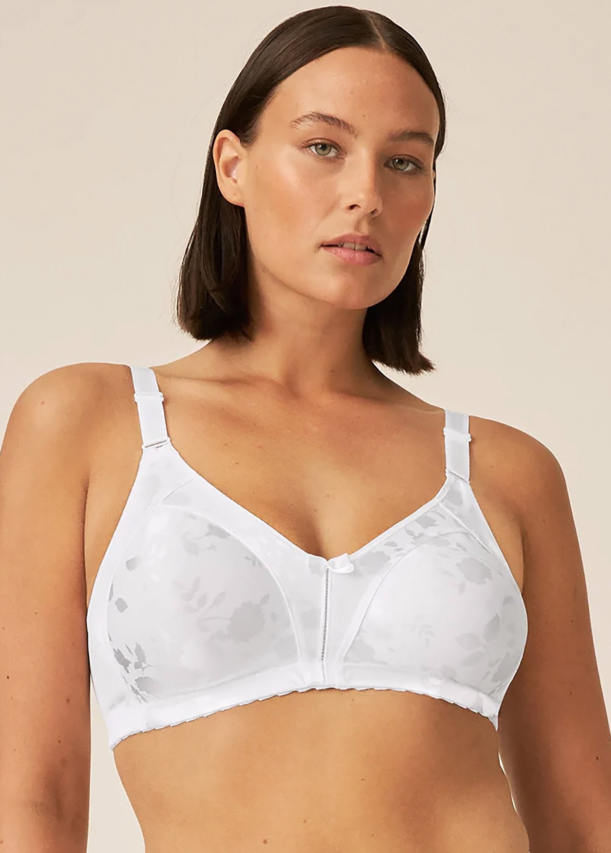 Naturana®_-_Underwired_minimizer_bra_White_FA1_slim