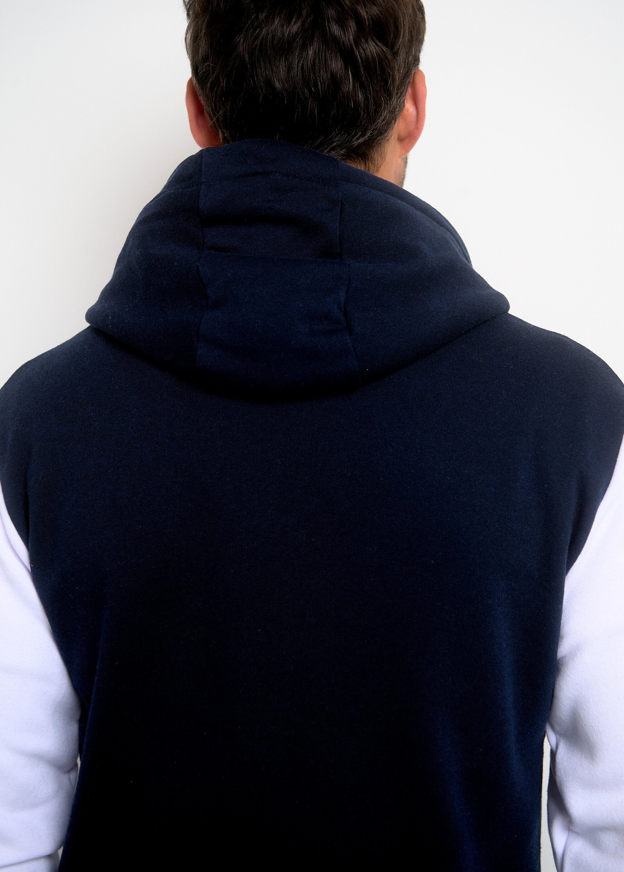 Hooded_sweatshirt_with_zipped_pockets_and_logo_Marine_DO2_slim