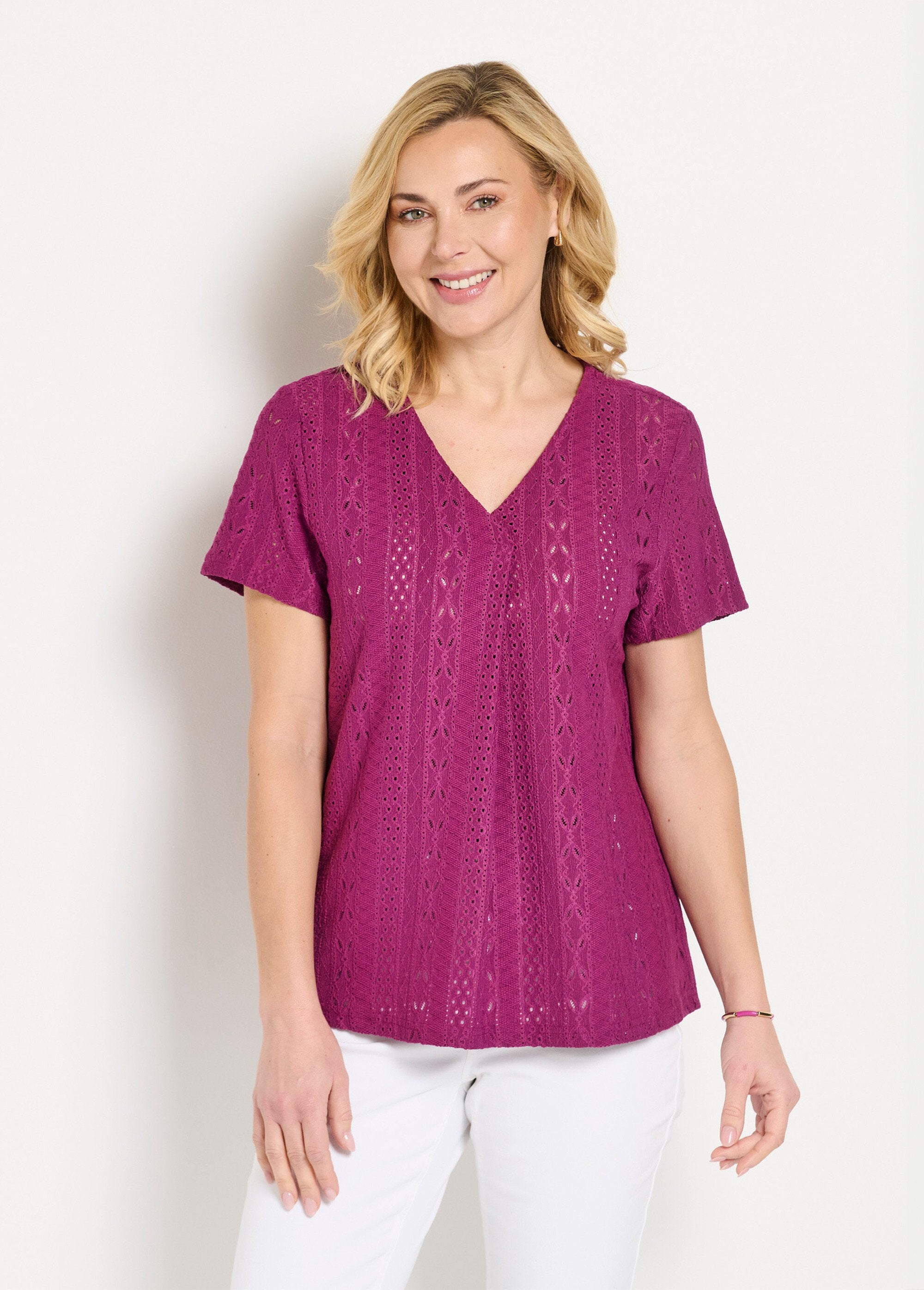 Loose_V-neck_plain_t-shirt_with_embroidery_effect_Cassis_FA1_slim