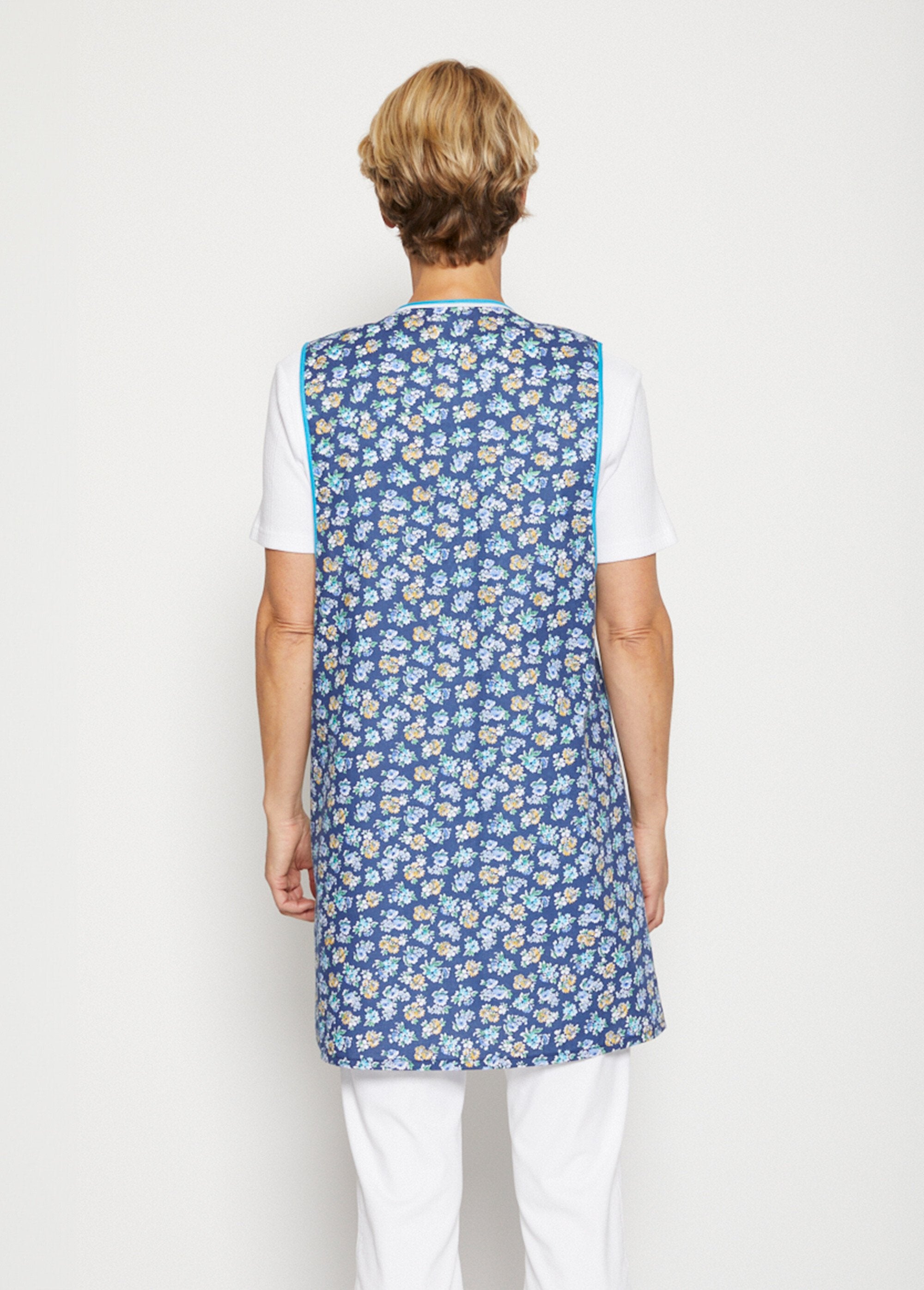 Short_printed_apron_with_wide_armholes_Navy_background_DO1_slim