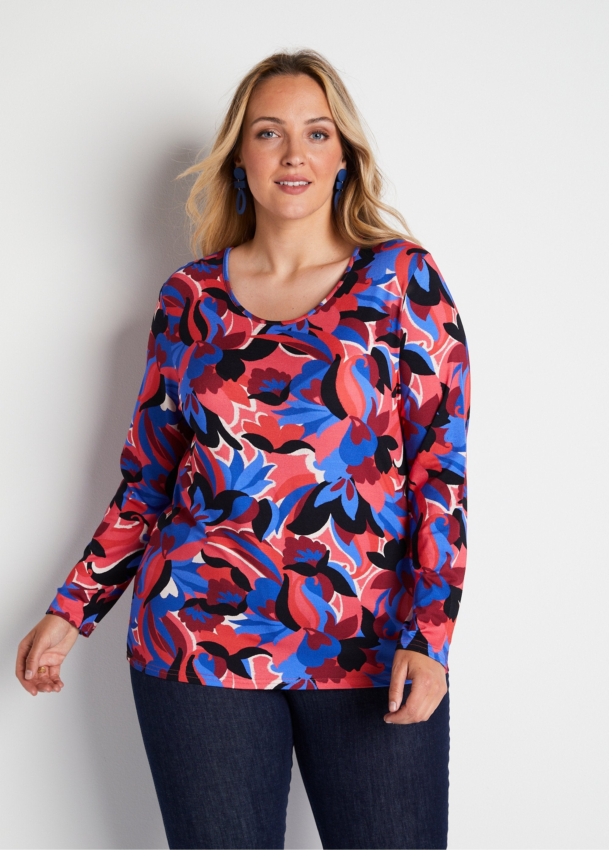 Straight_long-sleeved_printed_T-shirt_Blue_and_pink_FA1_curvy