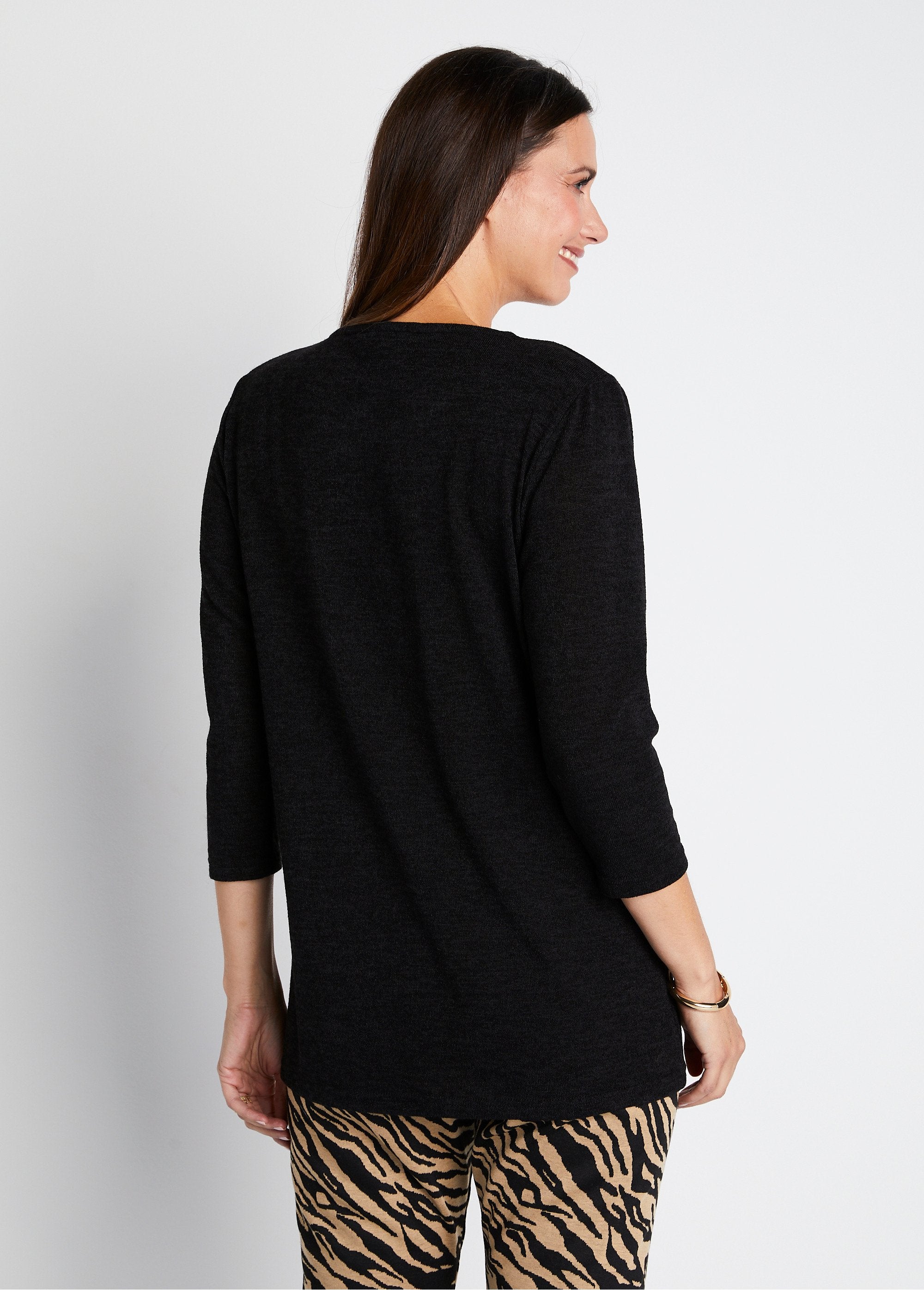 Long_flared_t-shirt_with_3/4_sleeves_and_round_neck_Plain_black_DO1_slim