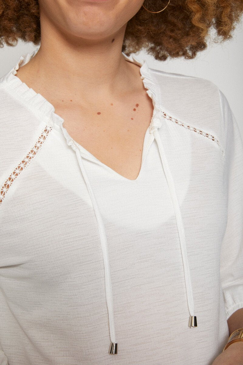 Blouse-style_embossed_mesh_T-shirt_Ecru_DE1_slim