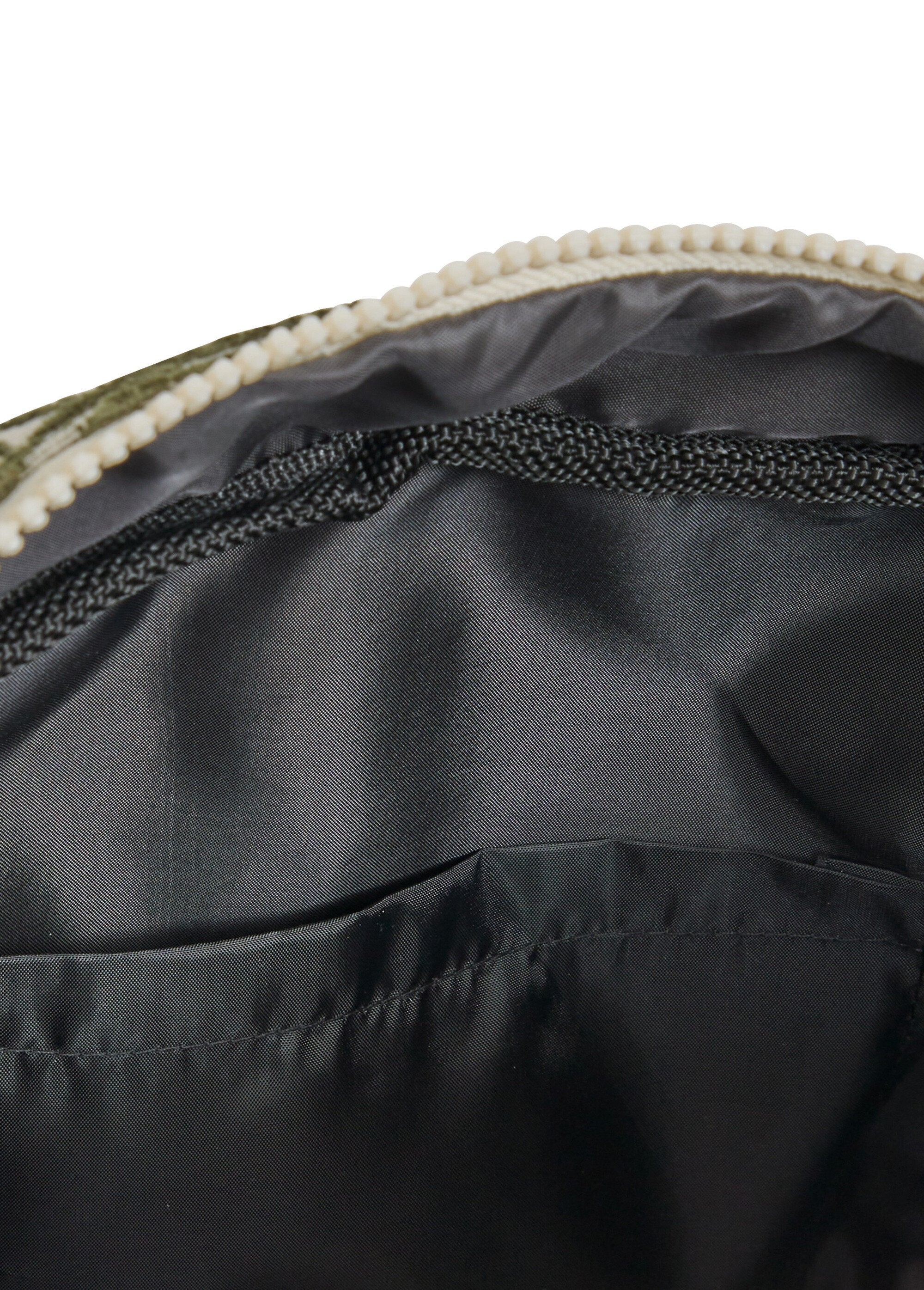 Trousse_de_toilette_en_tissu__texturé_Vert_DE2_slim