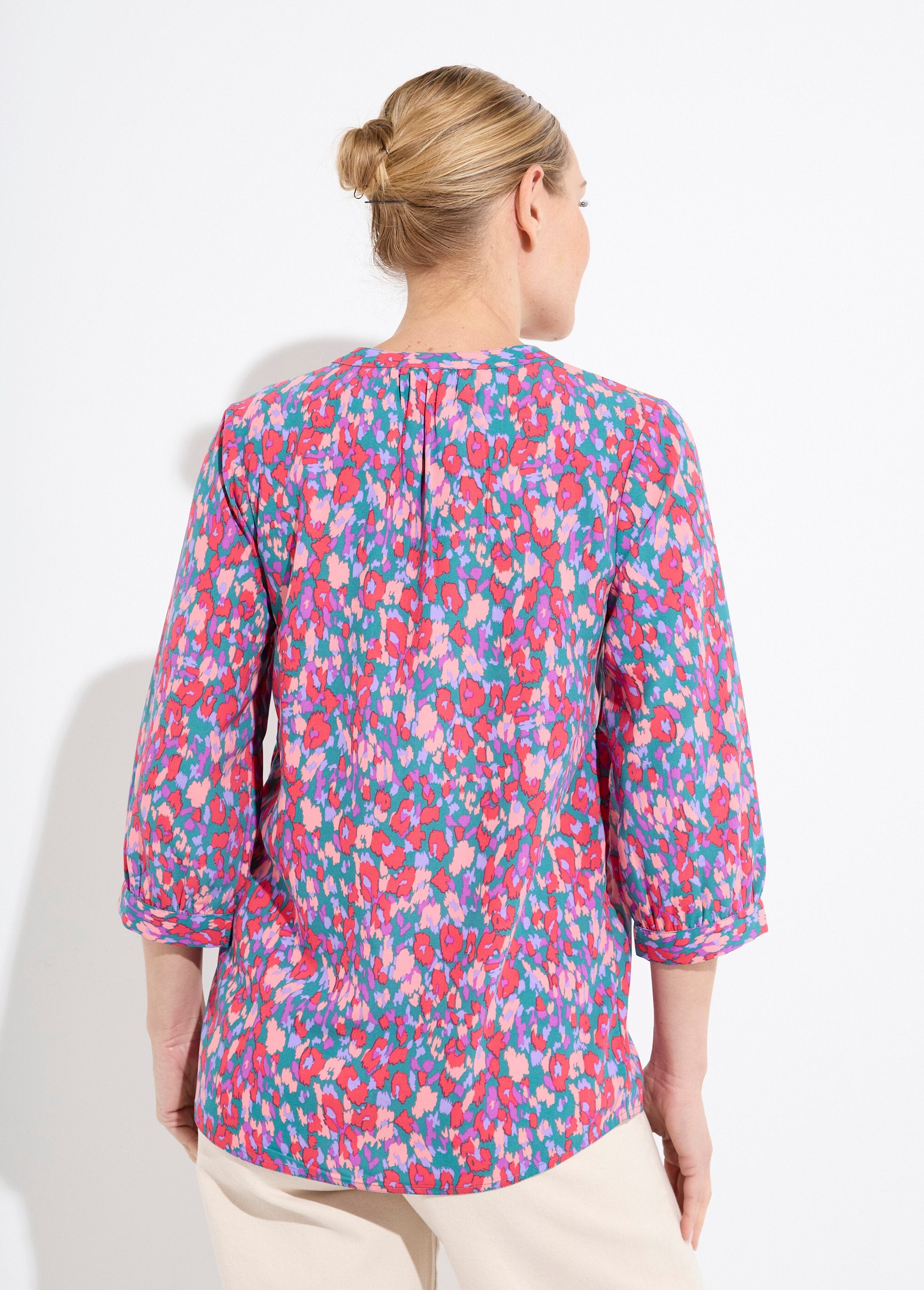 Loose-fitting_button-down_tunic_with_3/4-length_sleeves_Green_and_pink_DO1_slim