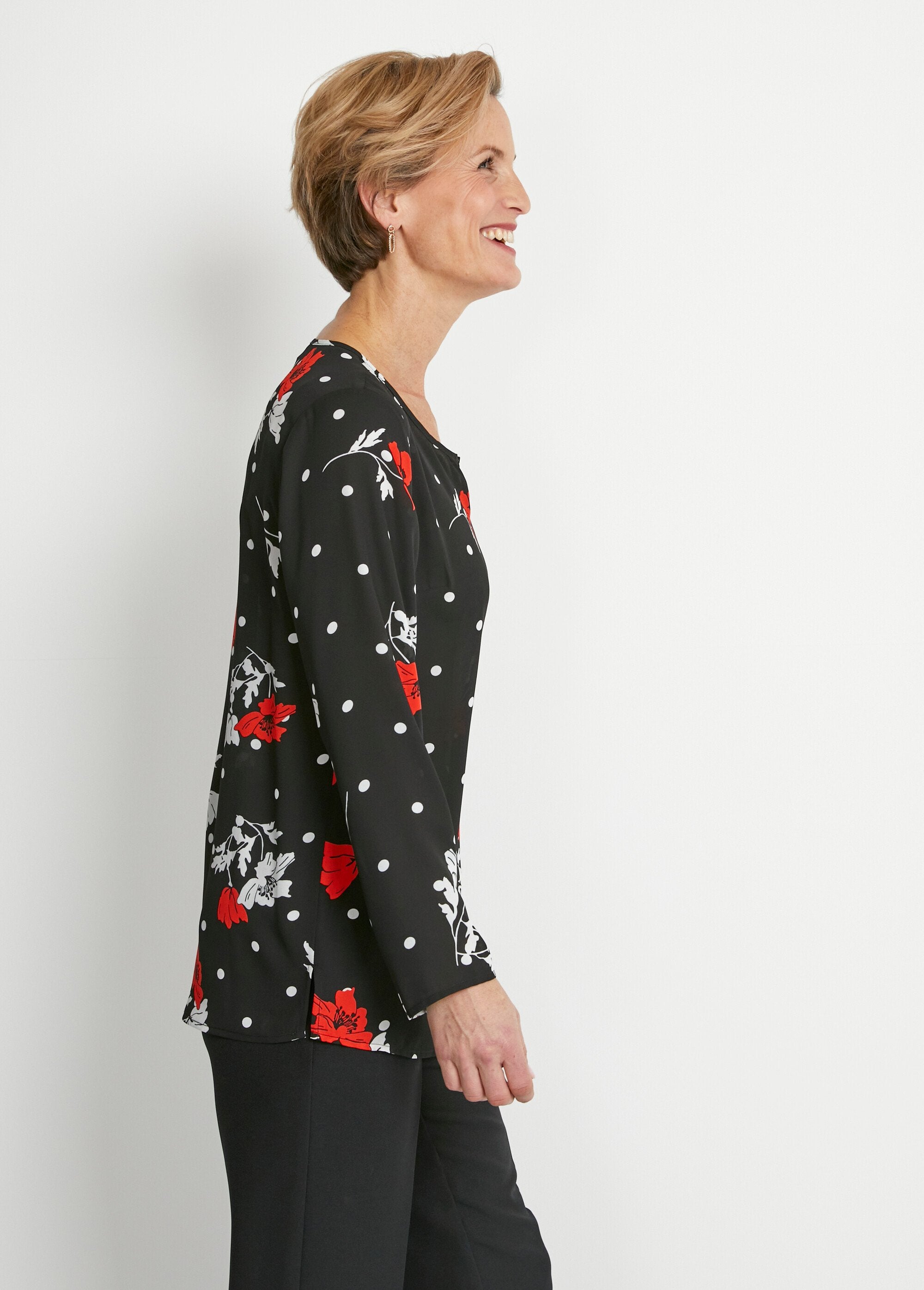 Short_straight_floral_tunic_Black_background_DR1_slim