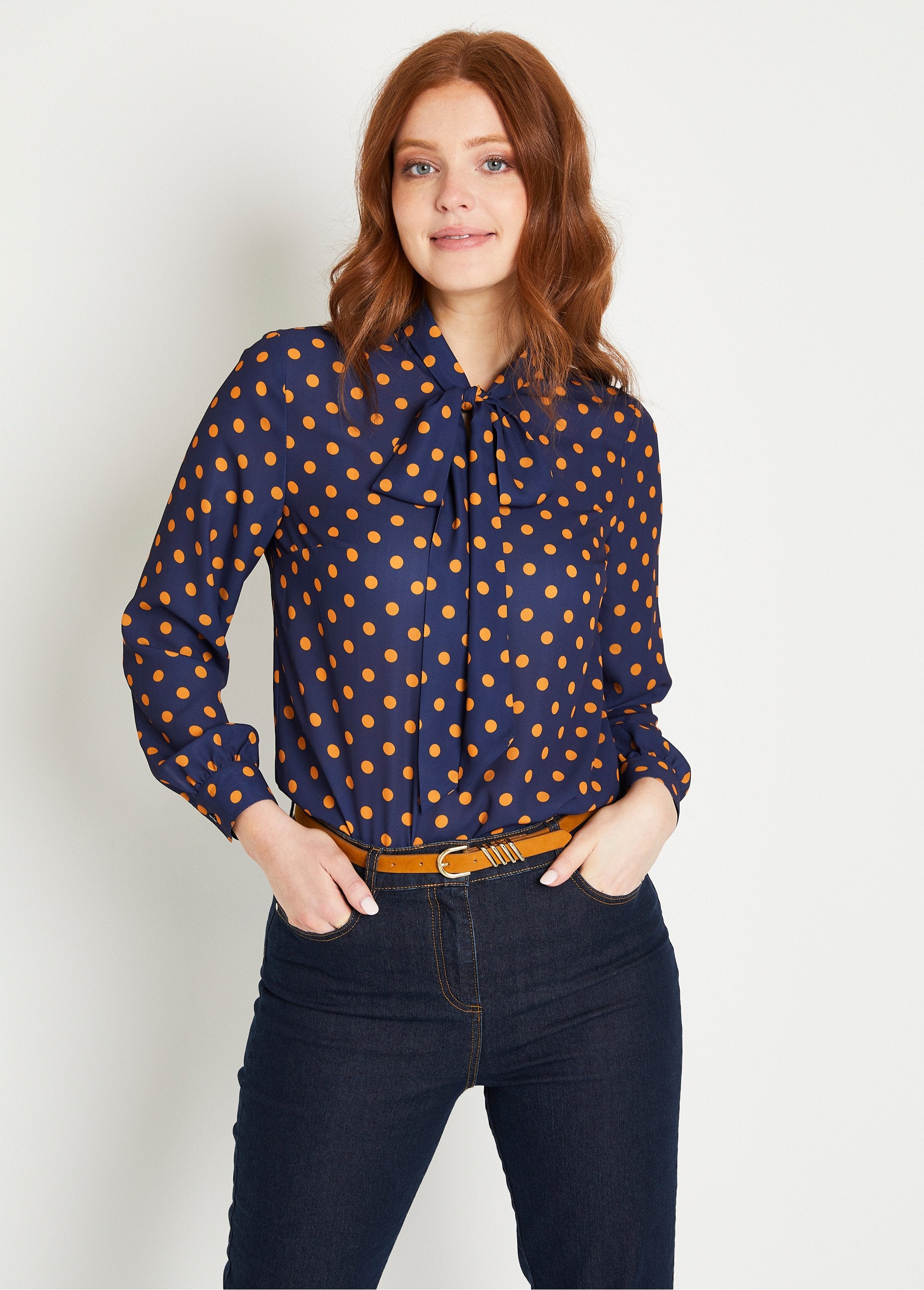 Fluid_tunic_with_plain_or_polka-dot_lavallière_collar_Navy_and_camel_FA1_slim