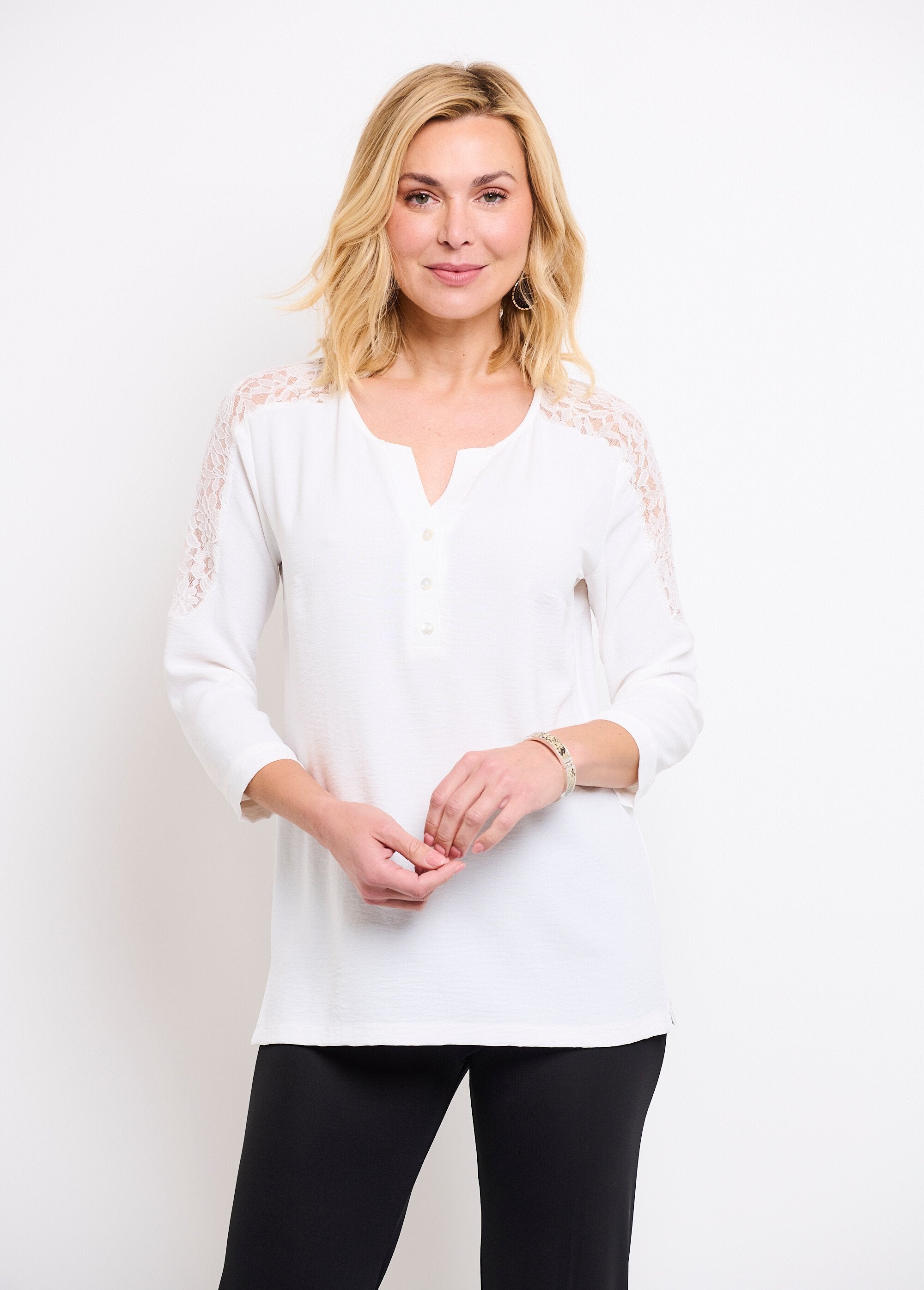 Tunic_with_3/4_sleeves,_V-neck,_buttoned_lace_Ecru_FA1_slim