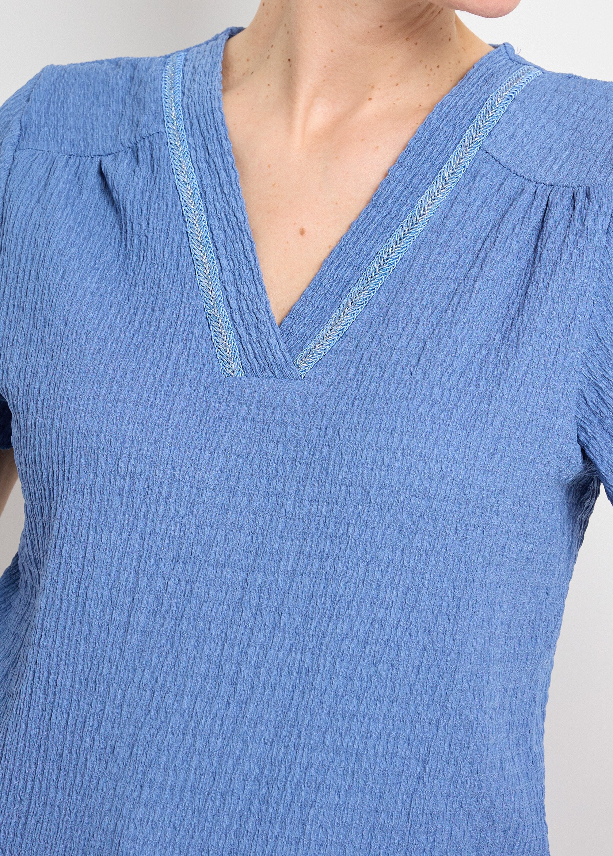 Textured_tunic,_V-neck_with_trim_Blue_min_DE1_slim