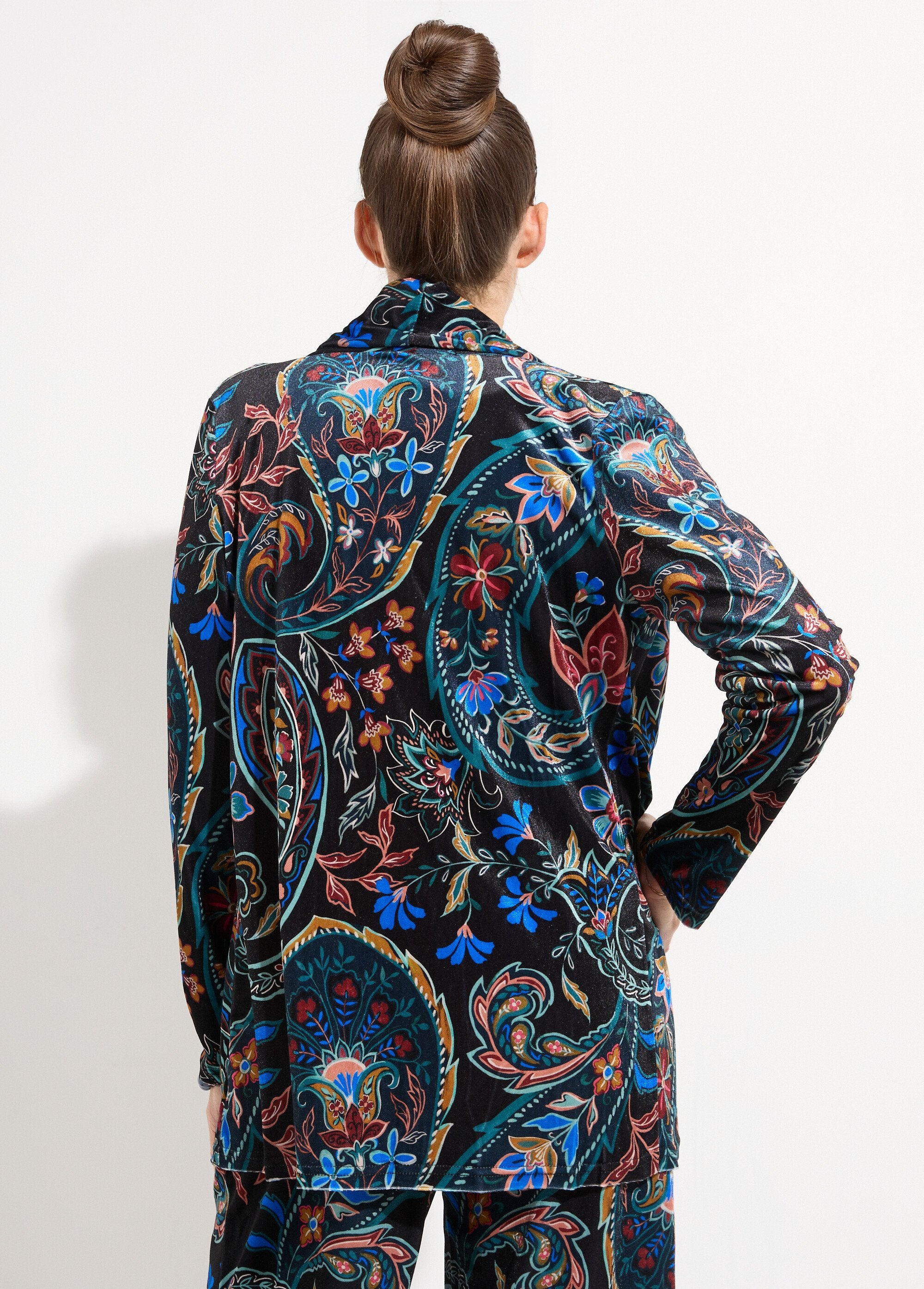 Velvet_jacket,_cashmere_print_Black_prints_DO1_slim