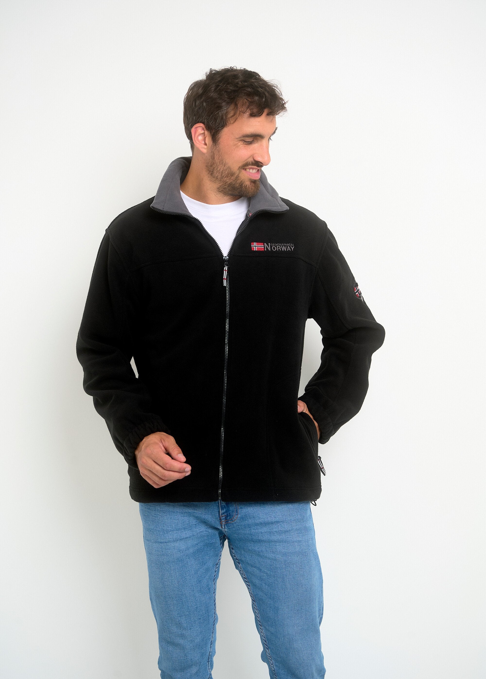 Fleece_jacket_with_retractable_hood_Black_FA1_slim